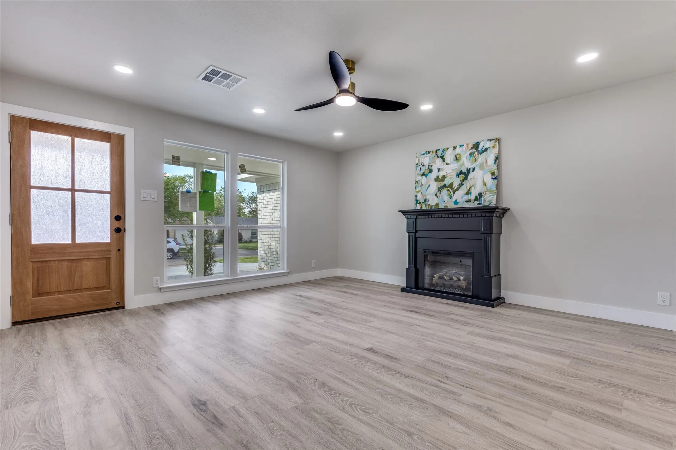 Single Family Residence For Sale in Dallas County , 14234 Queens Chapel Road, Farmers Branch, Texas 75234, 4 Bedroom, 3 Bathroom, 1 Garage spaces, 1,416 Sqft, built in 1960, Preowned, mls#21228421, Real Estate Agent in Farmers Branch, Homes For Sale in Dallas county, Homes For Sale in Farmers Branch, Realtor in Farmers Branch Texas, Real Estate Brokerage Independent Realty Texas, Luminita Cordes Realtor