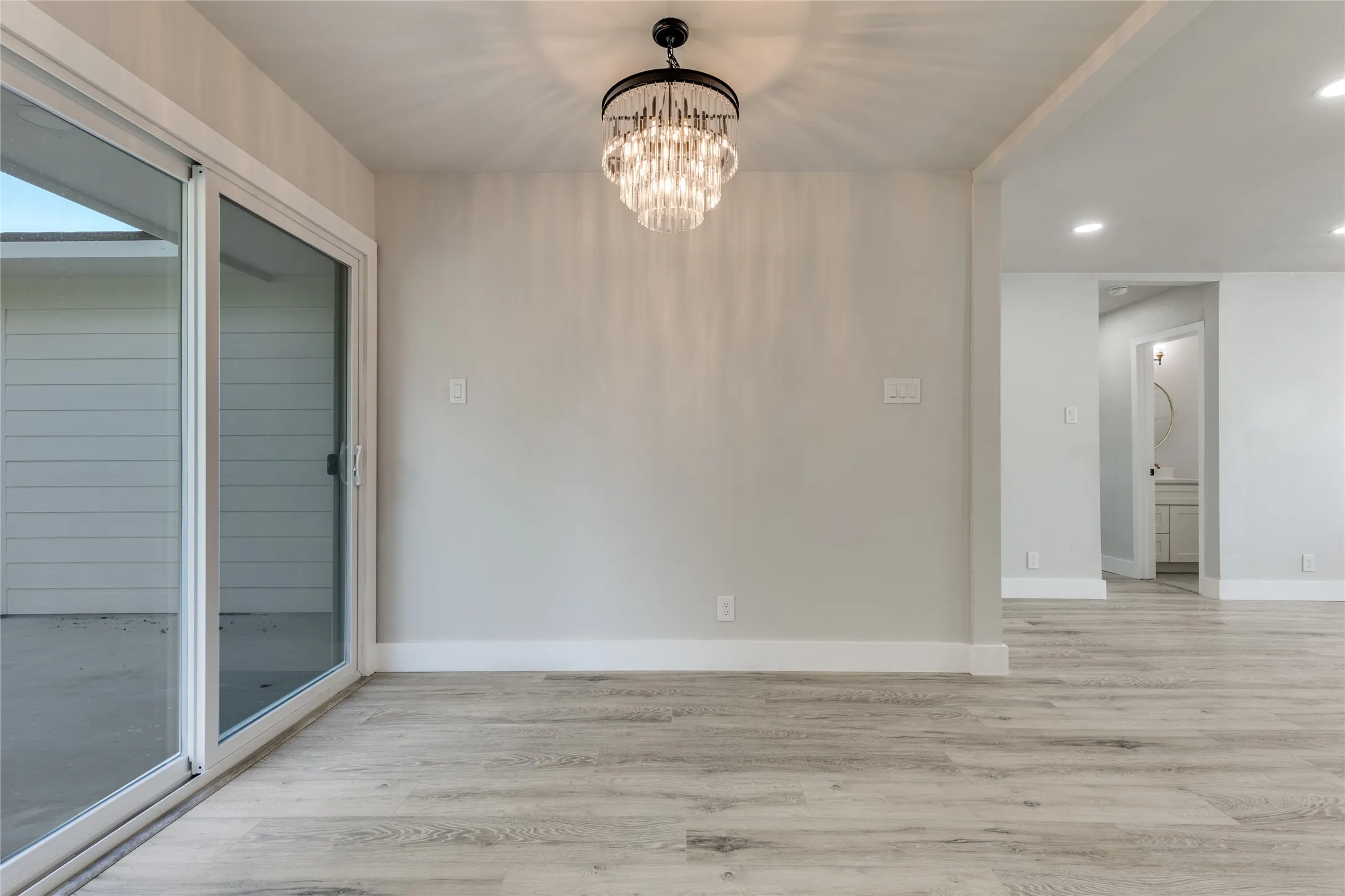 Single Family Residence For Sale in Dallas County , 14234 Queens Chapel Road, Farmers Branch, Texas 75234, 4 Bedroom, 3 Bathroom, 1 Garage spaces, 1,416 Sqft, built in 1960, Preowned, mls#21228421, Real Estate Agent in Farmers Branch, Homes For Sale in Dallas county, Homes For Sale in Farmers Branch, Realtor in Farmers Branch Texas, Real Estate Brokerage Independent Realty Texas, Luminita Cordes Realtor