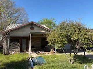 Single Family Residence For Sale in Limestone County , 1129 E Palestine Street, Mexia, Texas 76667, 3 Bedroom, 2 Bathroom, 1 Garage spaces, 1,160 Sqft, built in 1957, Preowned, mls#21227955, Real Estate Agent in Mexia, Homes For Sale in Limestone county, Homes For Sale in Mexia, Realtor in Mexia Texas, Real Estate Brokerage Independent Realty Texas, Luminita Cordes Realtor