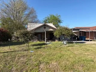 Single Family Residence For Sale in Limestone County , 1129 E Palestine Street, Mexia, Texas 76667, 3 Bedroom, 2 Bathroom, 1 Garage spaces, 1,160 Sqft, built in 1957, Preowned, mls#21227955, Real Estate Agent in Mexia, Homes For Sale in Limestone county, Homes For Sale in Mexia, Realtor in Mexia Texas, Real Estate Brokerage Independent Realty Texas, Luminita Cordes Realtor