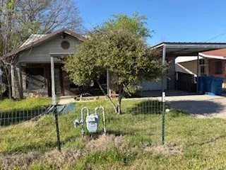 Single Family Residence For Sale in Limestone County , 1129 E Palestine Street, Mexia, Texas 76667, 3 Bedroom, 2 Bathroom, 1 Garage spaces, 1,160 Sqft, built in 1957, Preowned, mls#21227955, Real Estate Agent in Mexia, Homes For Sale in Limestone county, Homes For Sale in Mexia, Realtor in Mexia Texas, Real Estate Brokerage Independent Realty Texas, Luminita Cordes Realtor