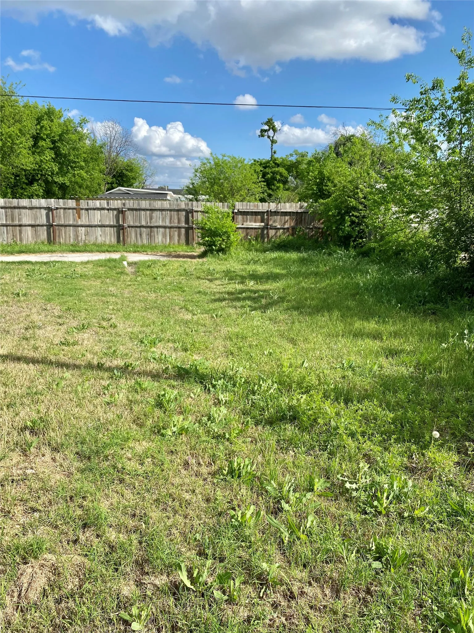 Single Family Residence For Sale in Brown County , 2200 Avenue C, Brownwood, Texas 76801, 0, 2 Bathrooms, Garage spaces, 1,530 Sqft, built in 0, Price $60,000, mls#21222084, Real Estate Agent in Brownwood, Homes For Sale in Brown county, Homes For Sale in Brownwood, Realtor in Brownwood Texas, Real Estate Brokerage Independent Realty Texas, Luminita Cordes Realtor
