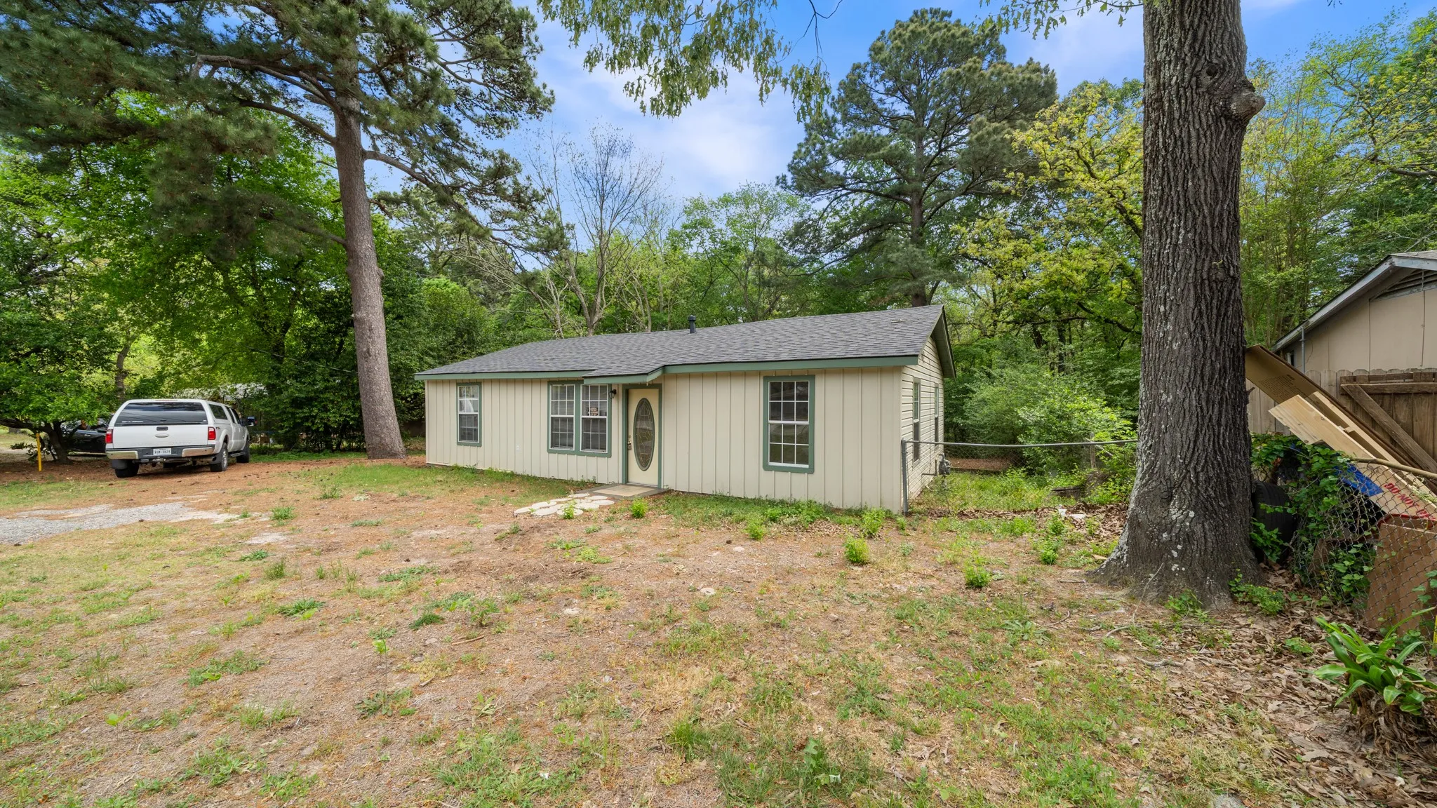 Single Family Residence For Sale in Henderson County , 901 W Cayuga Drive, Athens, Texas 75751, 3 Bedroom, 1 Bathroom, Garage spaces, 720 Sqft, built in 2008, Preowned, mls#21222605, Real Estate Agent in Athens, Homes For Sale in Henderson county, Homes For Sale in Athens, Realtor in Athens Texas, Real Estate Brokerage Independent Realty Texas, Luminita Cordes Realtor