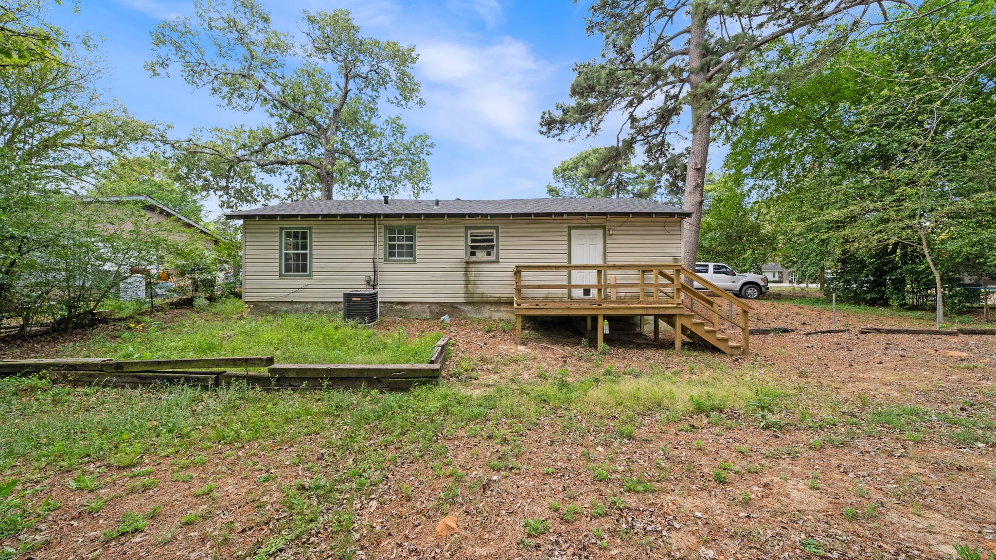 Single Family Residence For Sale in Henderson County , 901 W Cayuga Drive, Athens, Texas 75751, 3 Bedroom, 1 Bathroom, Garage spaces, 720 Sqft, built in 2008, Preowned, mls#21222605, Real Estate Agent in Athens, Homes For Sale in Henderson county, Homes For Sale in Athens, Realtor in Athens Texas, Real Estate Brokerage Independent Realty Texas, Luminita Cordes Realtor