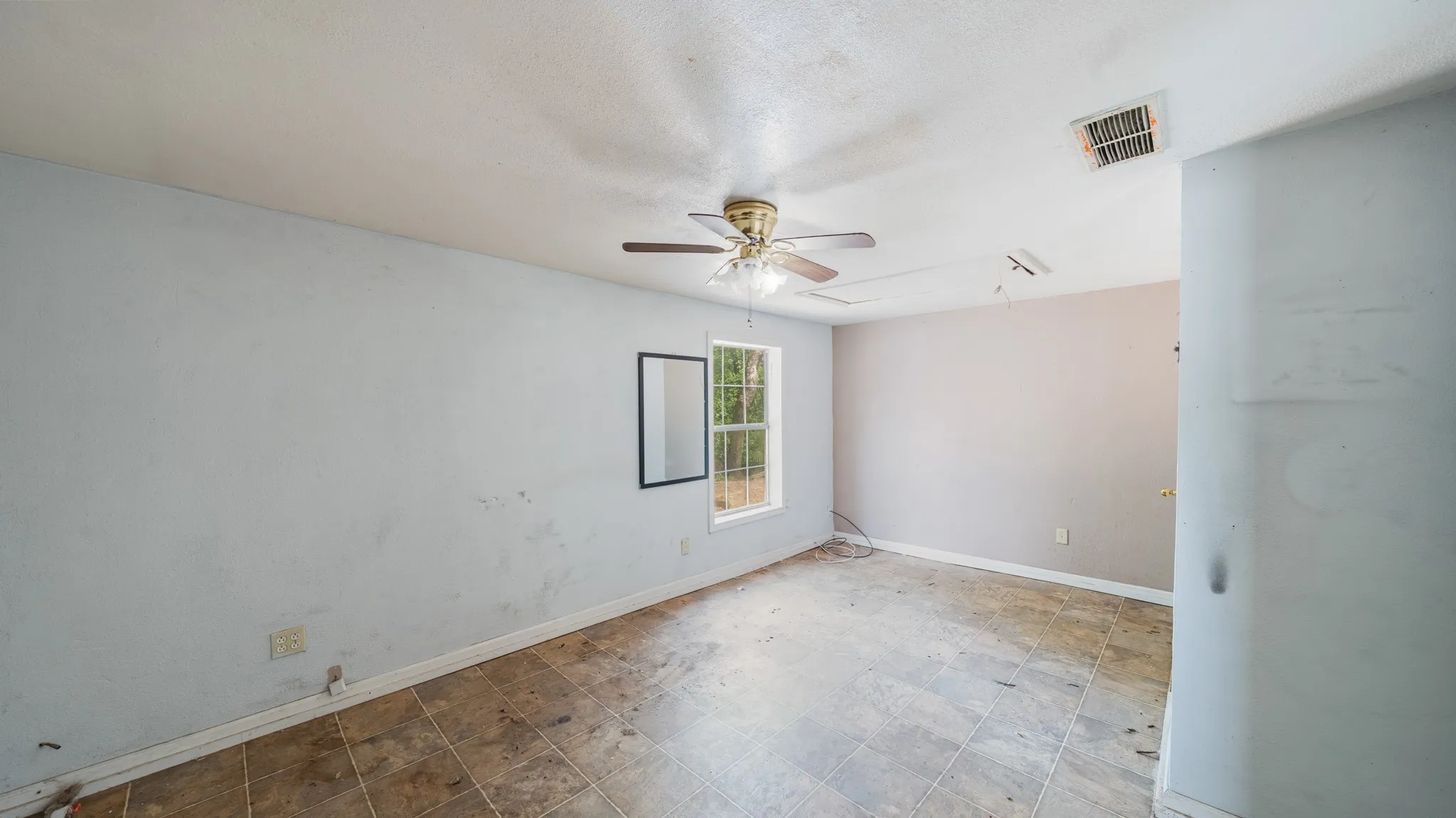 Single Family Residence For Sale in Henderson County , 901 W Cayuga Drive, Athens, Texas 75751, 3 Bedroom, 1 Bathroom, Garage spaces, 720 Sqft, built in 2008, Preowned, mls#21222605, Real Estate Agent in Athens, Homes For Sale in Henderson county, Homes For Sale in Athens, Realtor in Athens Texas, Real Estate Brokerage Independent Realty Texas, Luminita Cordes Realtor