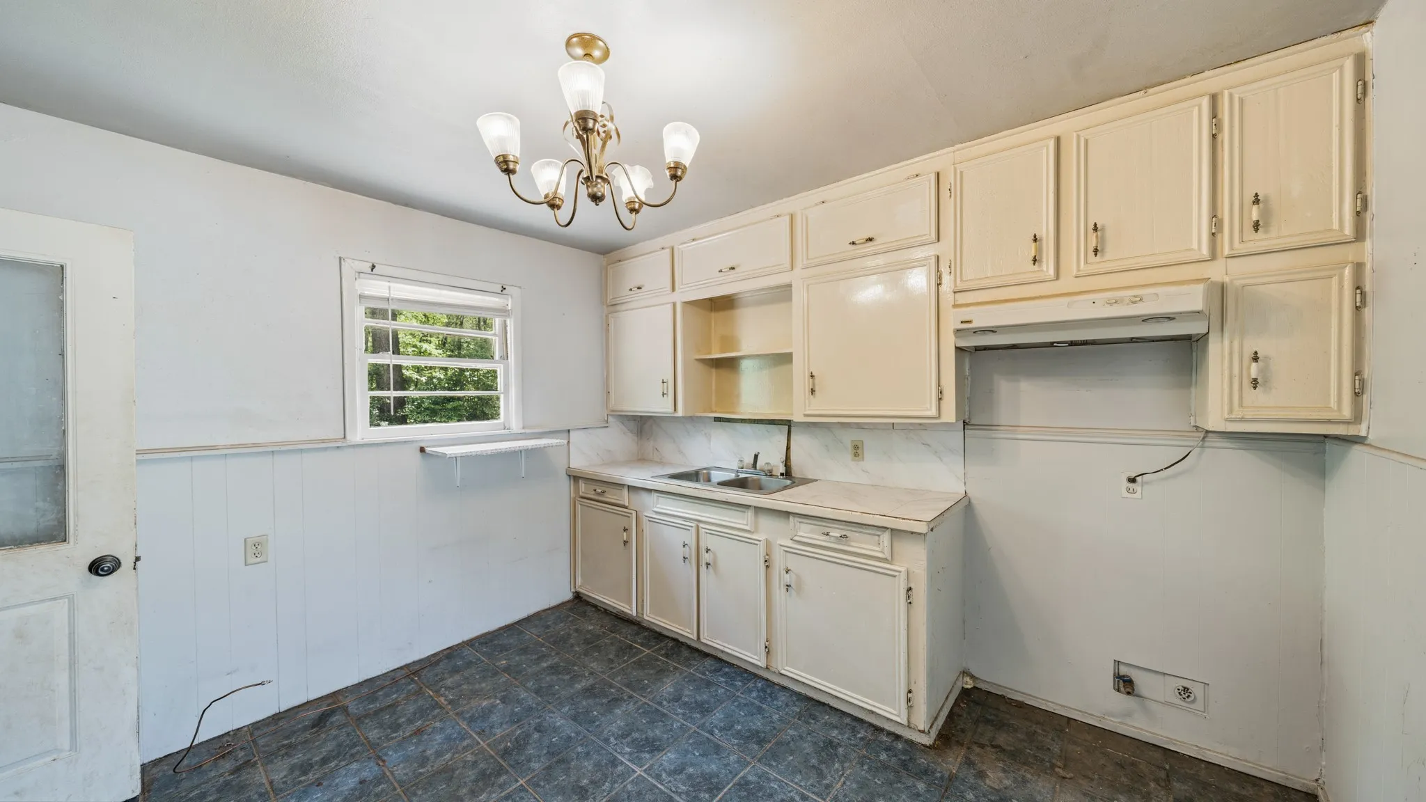 Single Family Residence For Sale in Henderson County , 901 W Cayuga Drive, Athens, Texas 75751, 3 Bedroom, 1 Bathroom, Garage spaces, 720 Sqft, built in 2008, Preowned, mls#21222605, Real Estate Agent in Athens, Homes For Sale in Henderson county, Homes For Sale in Athens, Realtor in Athens Texas, Real Estate Brokerage Independent Realty Texas, Luminita Cordes Realtor