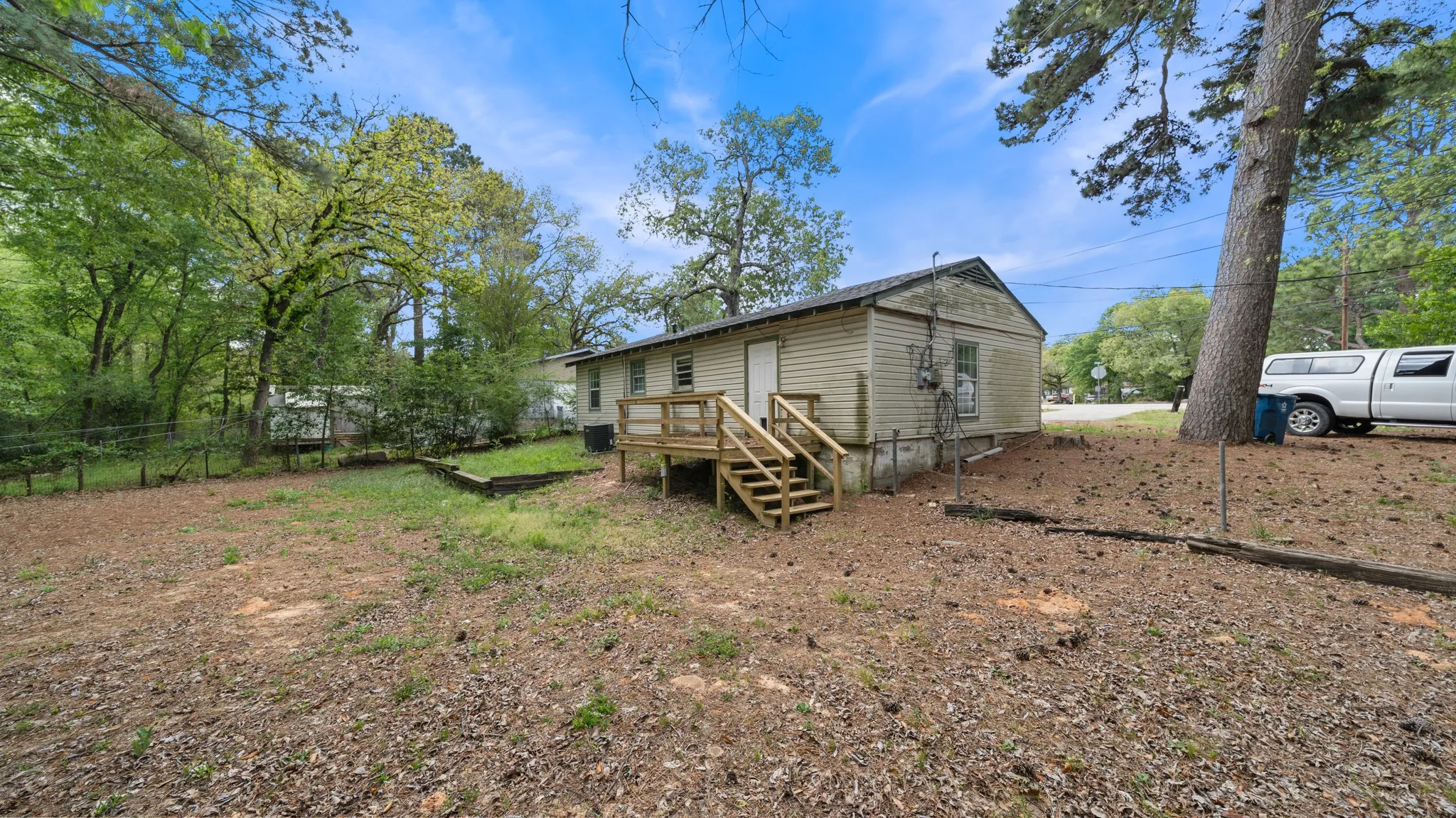 Single Family Residence For Sale in Henderson County , 901 W Cayuga Drive, Athens, Texas 75751, 3 Bedroom, 1 Bathroom, Garage spaces, 720 Sqft, built in 2008, Preowned, mls#21222605, Real Estate Agent in Athens, Homes For Sale in Henderson county, Homes For Sale in Athens, Realtor in Athens Texas, Real Estate Brokerage Independent Realty Texas, Luminita Cordes Realtor