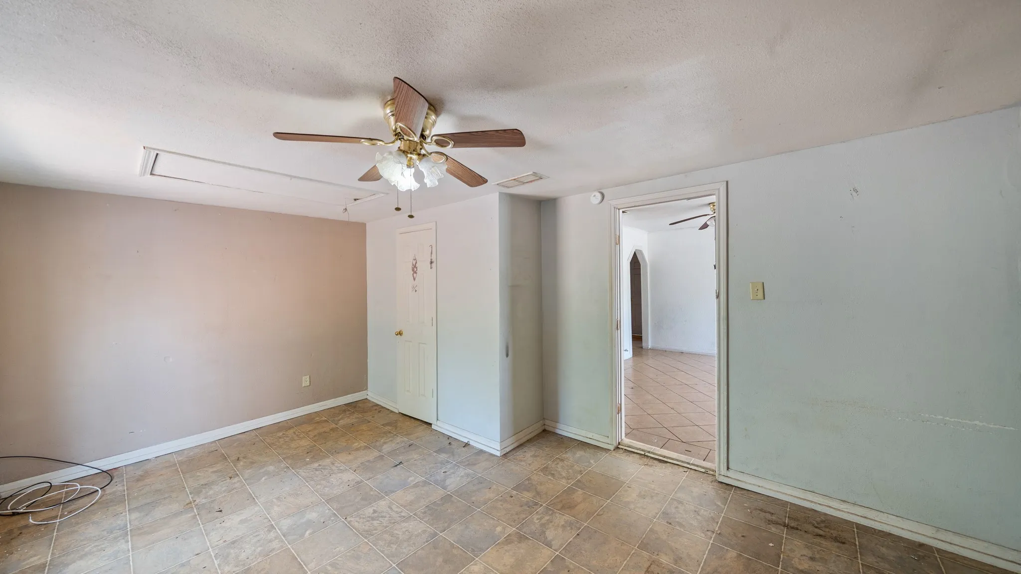 Single Family Residence For Sale in Henderson County , 901 W Cayuga Drive, Athens, Texas 75751, 3 Bedroom, 1 Bathroom, Garage spaces, 720 Sqft, built in 2008, Preowned, mls#21222605, Real Estate Agent in Athens, Homes For Sale in Henderson county, Homes For Sale in Athens, Realtor in Athens Texas, Real Estate Brokerage Independent Realty Texas, Luminita Cordes Realtor
