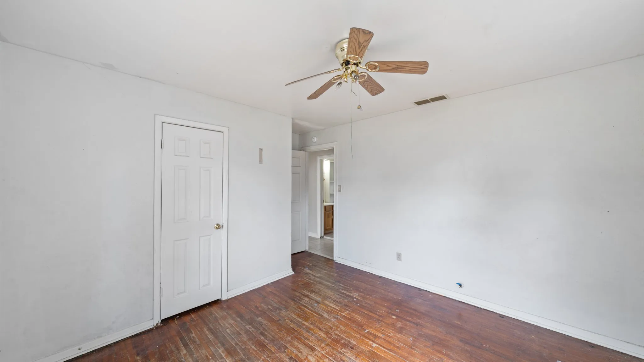 Single Family Residence For Sale in Henderson County , 901 W Cayuga Drive, Athens, Texas 75751, 3 Bedroom, 1 Bathroom, Garage spaces, 720 Sqft, built in 2008, Preowned, mls#21222605, Real Estate Agent in Athens, Homes For Sale in Henderson county, Homes For Sale in Athens, Realtor in Athens Texas, Real Estate Brokerage Independent Realty Texas, Luminita Cordes Realtor