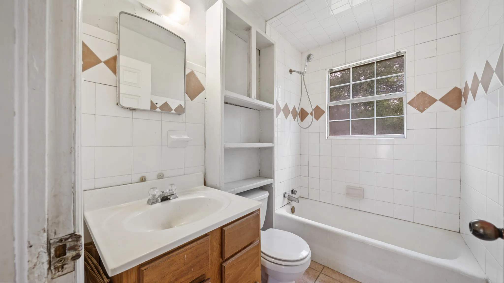 Single Family Residence For Sale in Henderson County , 901 W Cayuga Drive, Athens, Texas 75751, 3 Bedroom, 1 Bathroom, Garage spaces, 720 Sqft, built in 2008, Preowned, mls#21222605, Real Estate Agent in Athens, Homes For Sale in Henderson county, Homes For Sale in Athens, Realtor in Athens Texas, Real Estate Brokerage Independent Realty Texas, Luminita Cordes Realtor