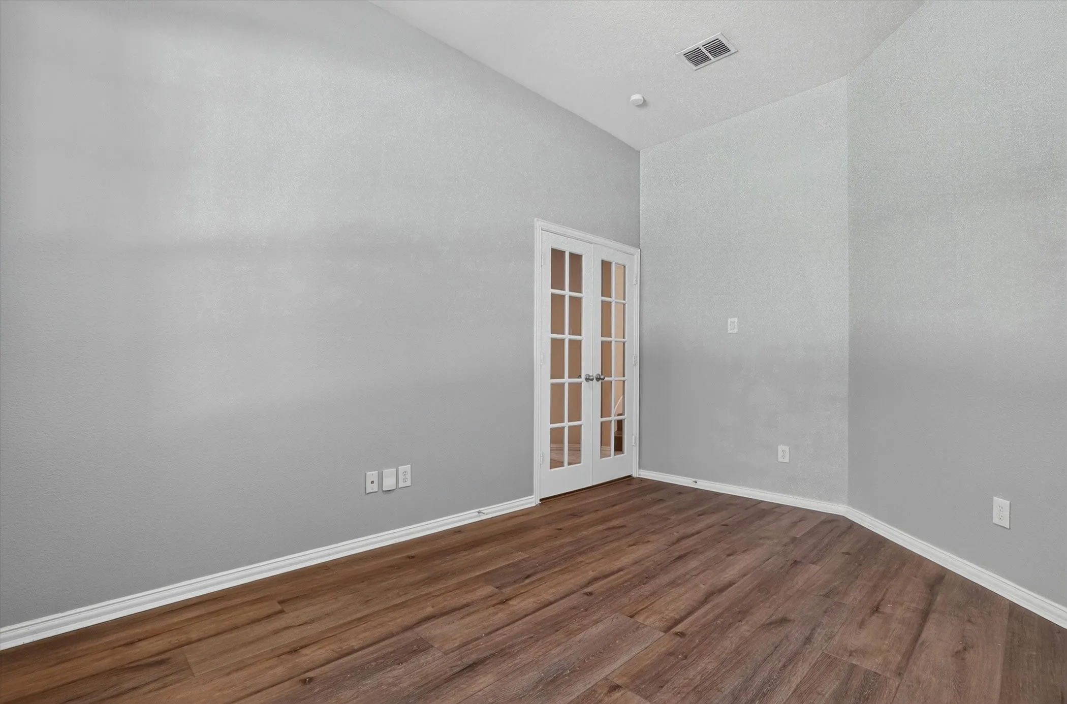 Single Family Residence For Rent in Collin County , 11945 Henderson Drive, Frisco, Texas 75035, 3 Bedroom, 3 Bathroom, 2 Garage spaces, 3,116 Sqft, built in 2007, Preowned, mls#21228685, Real Estate Agent in Frisco, Homes For Rent in Collin county, Homes For Rent in Frisco, Realtor in Frisco Texas, Real Estate Brokerage Independent Realty Texas, Luminita Cordes Realtor