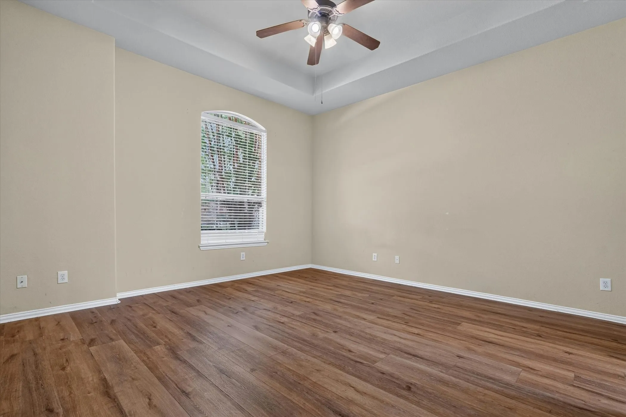 Single Family Residence For Rent in Collin County , 11945 Henderson Drive, Frisco, Texas 75035, 3 Bedroom, 3 Bathroom, 2 Garage spaces, 3,116 Sqft, built in 2007, Preowned, mls#21228685, Real Estate Agent in Frisco, Homes For Rent in Collin county, Homes For Rent in Frisco, Realtor in Frisco Texas, Real Estate Brokerage Independent Realty Texas, Luminita Cordes Realtor