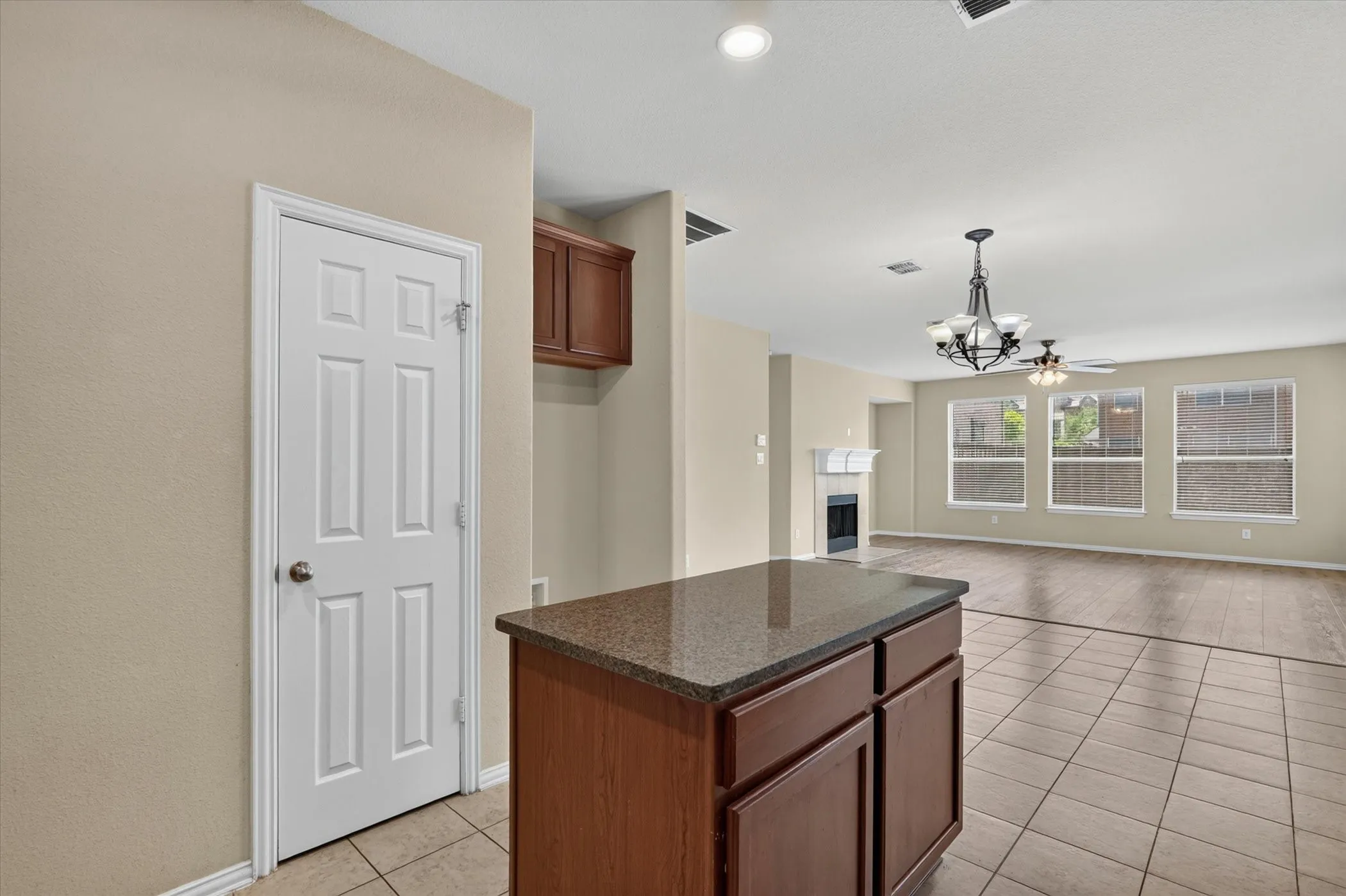 Single Family Residence For Rent in Collin County , 11945 Henderson Drive, Frisco, Texas 75035, 3 Bedroom, 3 Bathroom, 2 Garage spaces, 3,116 Sqft, built in 2007, Preowned, mls#21228685, Real Estate Agent in Frisco, Homes For Rent in Collin county, Homes For Rent in Frisco, Realtor in Frisco Texas, Real Estate Brokerage Independent Realty Texas, Luminita Cordes Realtor