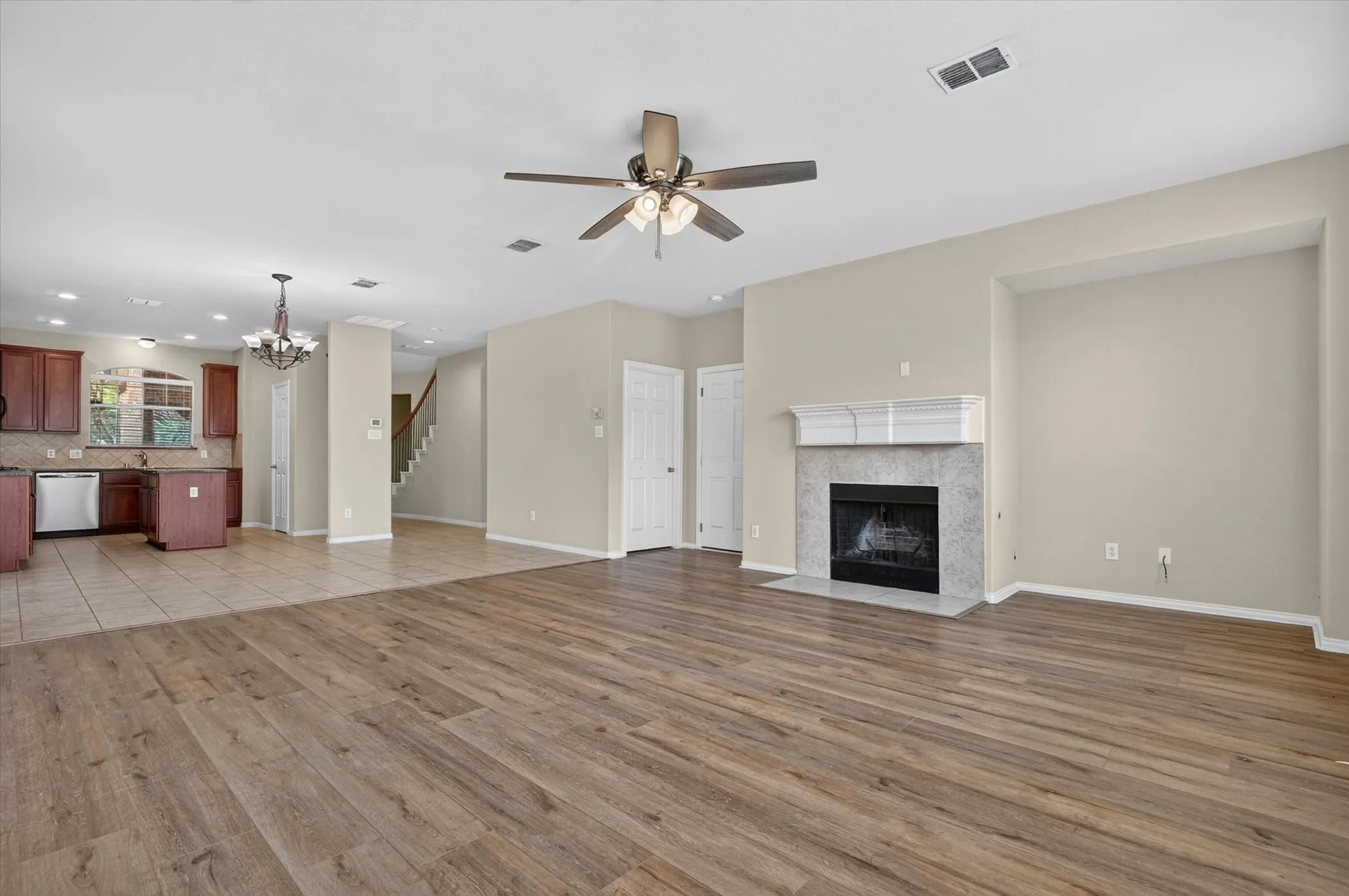 Single Family Residence For Rent in Collin County , 11945 Henderson Drive, Frisco, Texas 75035, 3 Bedroom, 3 Bathroom, 2 Garage spaces, 3,116 Sqft, built in 2007, Preowned, mls#21228685, Real Estate Agent in Frisco, Homes For Rent in Collin county, Homes For Rent in Frisco, Realtor in Frisco Texas, Real Estate Brokerage Independent Realty Texas, Luminita Cordes Realtor