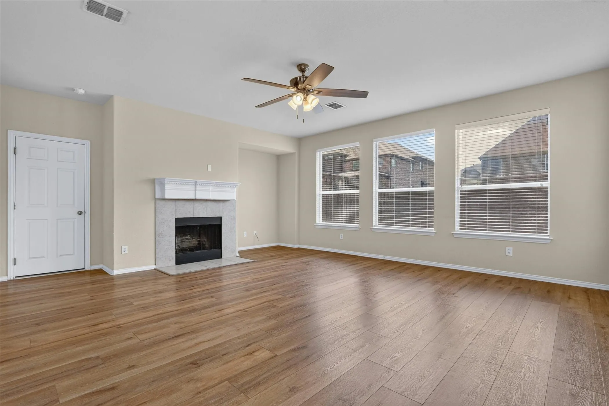 Single Family Residence For Rent in Collin County , 11945 Henderson Drive, Frisco, Texas 75035, 3 Bedroom, 3 Bathroom, 2 Garage spaces, 3,116 Sqft, built in 2007, Preowned, mls#21228685, Real Estate Agent in Frisco, Homes For Rent in Collin county, Homes For Rent in Frisco, Realtor in Frisco Texas, Real Estate Brokerage Independent Realty Texas, Luminita Cordes Realtor