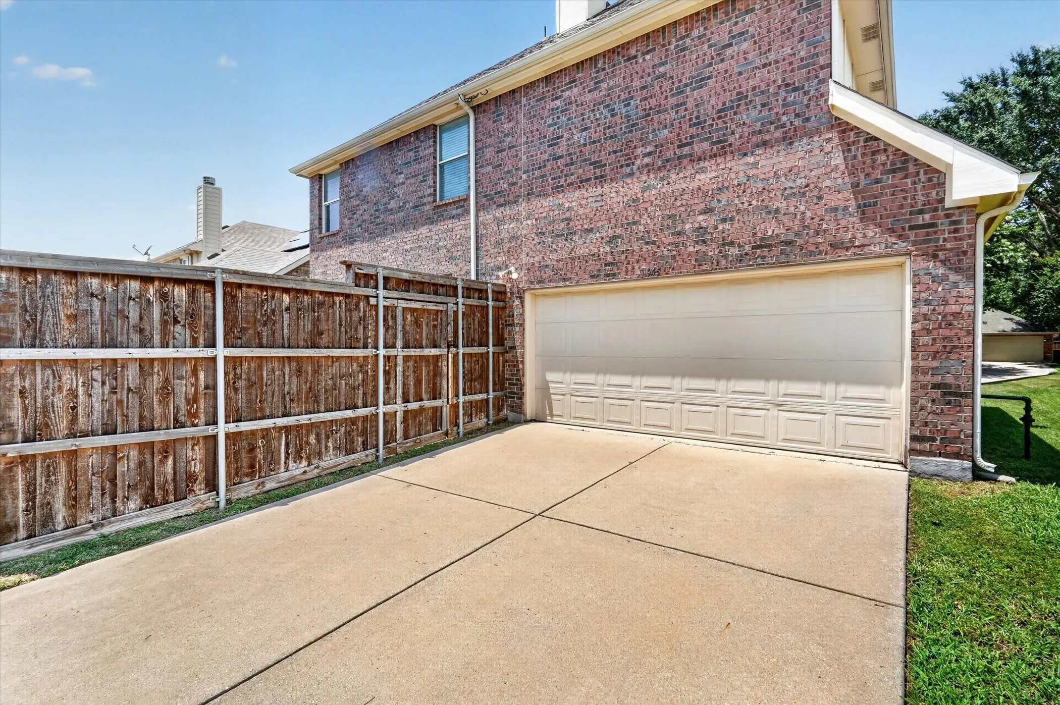 Single Family Residence For Rent in Collin County , 11945 Henderson Drive, Frisco, Texas 75035, 3 Bedroom, 3 Bathroom, 2 Garage spaces, 3,116 Sqft, built in 2007, Preowned, mls#21228685, Real Estate Agent in Frisco, Homes For Rent in Collin county, Homes For Rent in Frisco, Realtor in Frisco Texas, Real Estate Brokerage Independent Realty Texas, Luminita Cordes Realtor