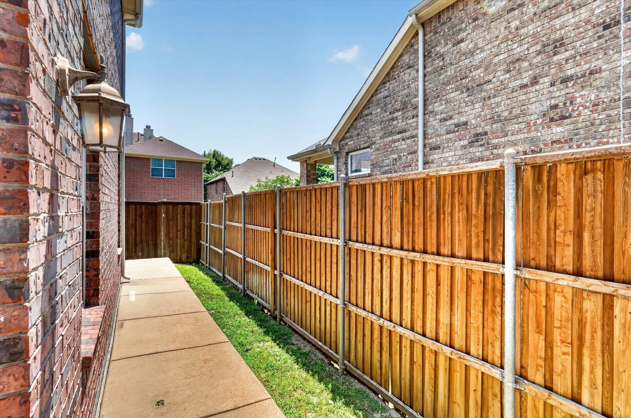Single Family Residence For Rent in Collin County , 11945 Henderson Drive, Frisco, Texas 75035, 3 Bedroom, 3 Bathroom, 2 Garage spaces, 3,116 Sqft, built in 2007, Preowned, mls#21228685, Real Estate Agent in Frisco, Homes For Rent in Collin county, Homes For Rent in Frisco, Realtor in Frisco Texas, Real Estate Brokerage Independent Realty Texas, Luminita Cordes Realtor