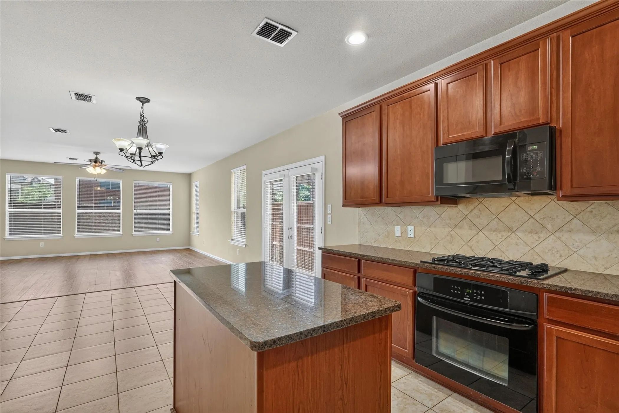 Single Family Residence For Rent in Collin County , 11945 Henderson Drive, Frisco, Texas 75035, 3 Bedroom, 3 Bathroom, 2 Garage spaces, 3,116 Sqft, built in 2007, Preowned, mls#21228685, Real Estate Agent in Frisco, Homes For Rent in Collin county, Homes For Rent in Frisco, Realtor in Frisco Texas, Real Estate Brokerage Independent Realty Texas, Luminita Cordes Realtor