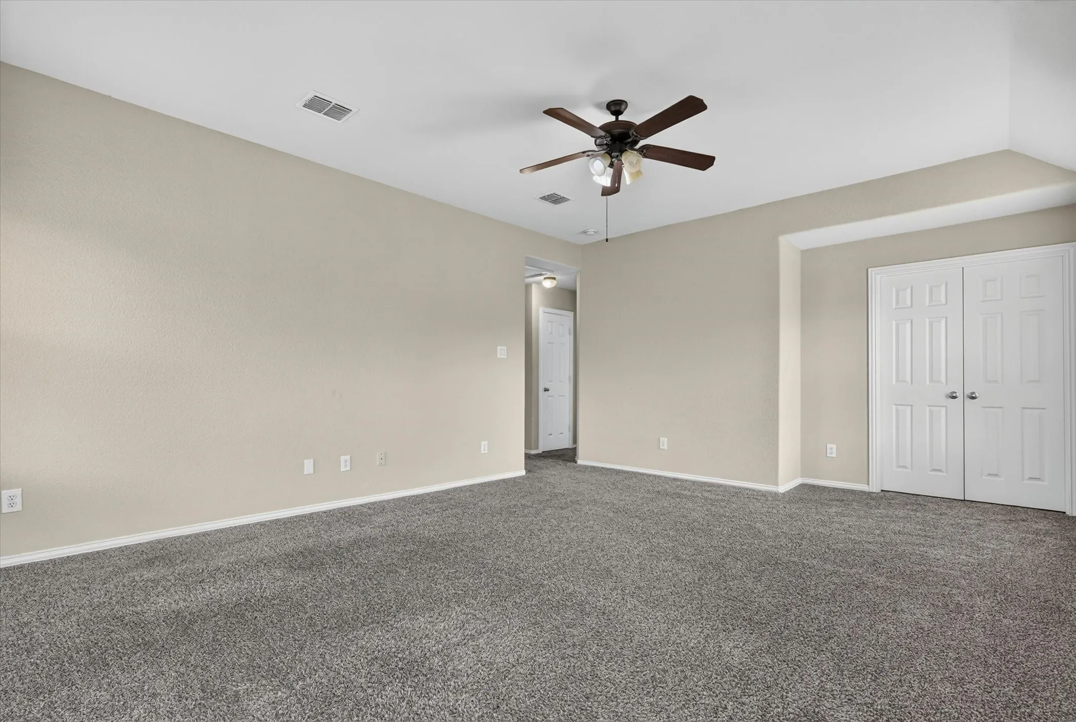 Single Family Residence For Rent in Collin County , 11945 Henderson Drive, Frisco, Texas 75035, 3 Bedroom, 3 Bathroom, 2 Garage spaces, 3,116 Sqft, built in 2007, Preowned, mls#21228685, Real Estate Agent in Frisco, Homes For Rent in Collin county, Homes For Rent in Frisco, Realtor in Frisco Texas, Real Estate Brokerage Independent Realty Texas, Luminita Cordes Realtor