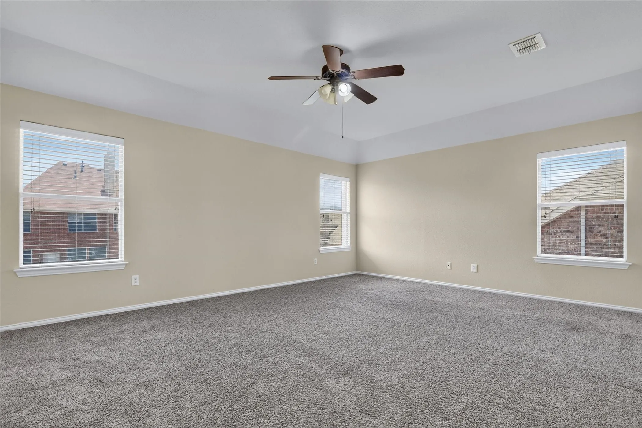 Single Family Residence For Rent in Collin County , 11945 Henderson Drive, Frisco, Texas 75035, 3 Bedroom, 3 Bathroom, 2 Garage spaces, 3,116 Sqft, built in 2007, Preowned, mls#21228685, Real Estate Agent in Frisco, Homes For Rent in Collin county, Homes For Rent in Frisco, Realtor in Frisco Texas, Real Estate Brokerage Independent Realty Texas, Luminita Cordes Realtor
