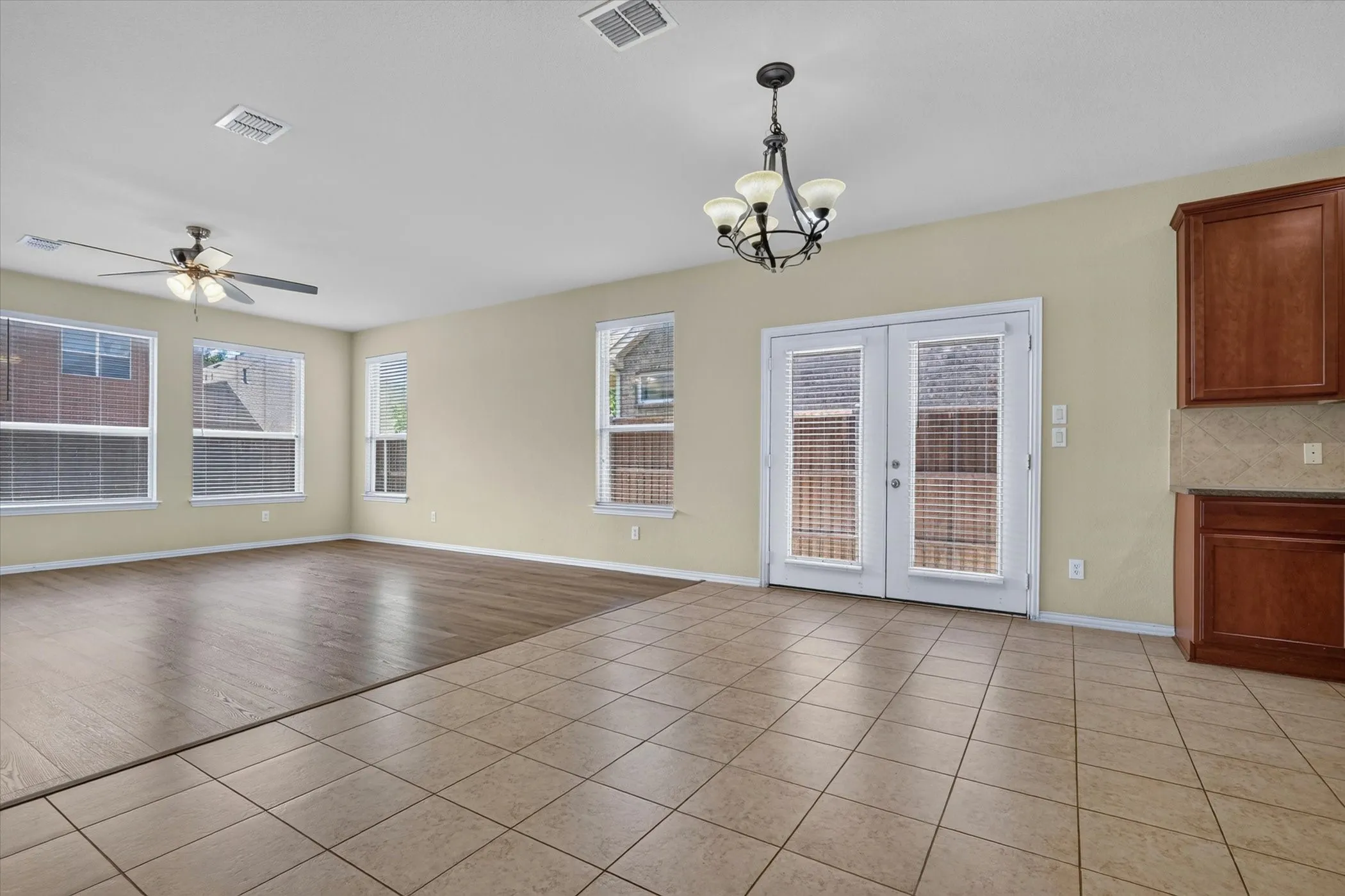 Single Family Residence For Rent in Collin County , 11945 Henderson Drive, Frisco, Texas 75035, 3 Bedroom, 3 Bathroom, 2 Garage spaces, 3,116 Sqft, built in 2007, Preowned, mls#21228685, Real Estate Agent in Frisco, Homes For Rent in Collin county, Homes For Rent in Frisco, Realtor in Frisco Texas, Real Estate Brokerage Independent Realty Texas, Luminita Cordes Realtor