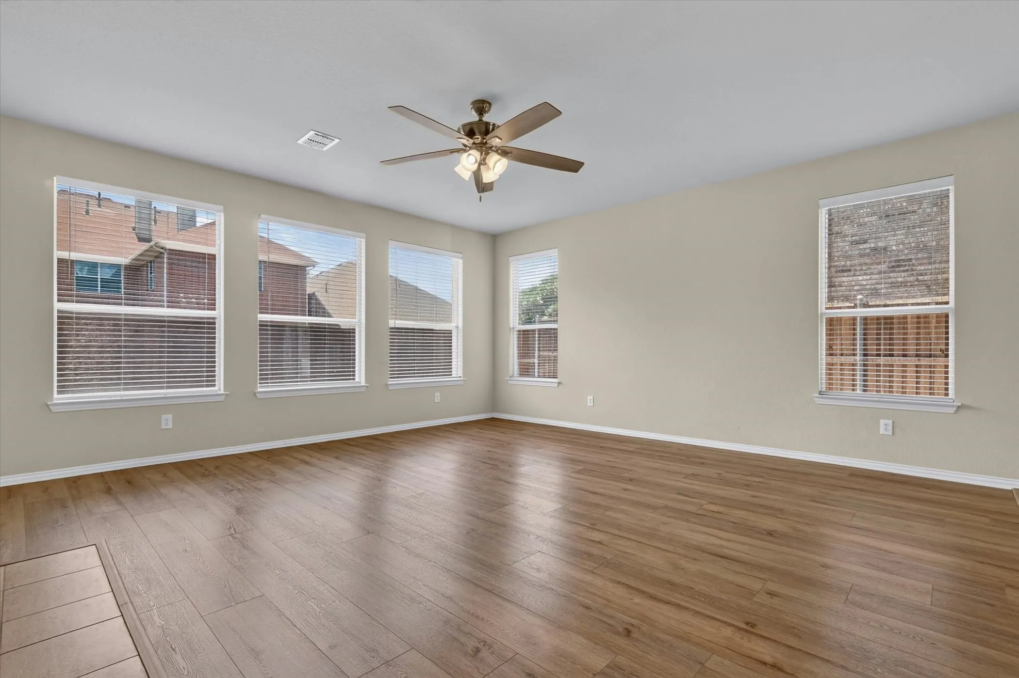 Single Family Residence For Rent in Collin County , 11945 Henderson Drive, Frisco, Texas 75035, 3 Bedroom, 3 Bathroom, 2 Garage spaces, 3,116 Sqft, built in 2007, Preowned, mls#21228685, Real Estate Agent in Frisco, Homes For Rent in Collin county, Homes For Rent in Frisco, Realtor in Frisco Texas, Real Estate Brokerage Independent Realty Texas, Luminita Cordes Realtor