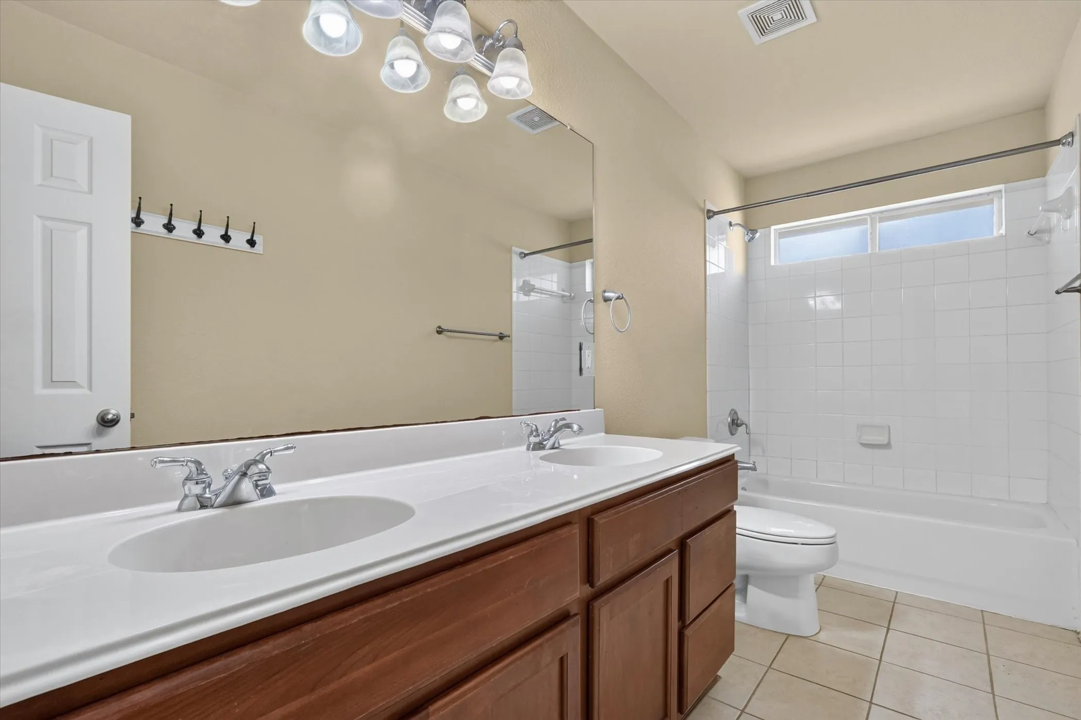 Single Family Residence For Rent in Collin County , 11945 Henderson Drive, Frisco, Texas 75035, 3 Bedroom, 3 Bathroom, 2 Garage spaces, 3,116 Sqft, built in 2007, Preowned, mls#21228685, Real Estate Agent in Frisco, Homes For Rent in Collin county, Homes For Rent in Frisco, Realtor in Frisco Texas, Real Estate Brokerage Independent Realty Texas, Luminita Cordes Realtor
