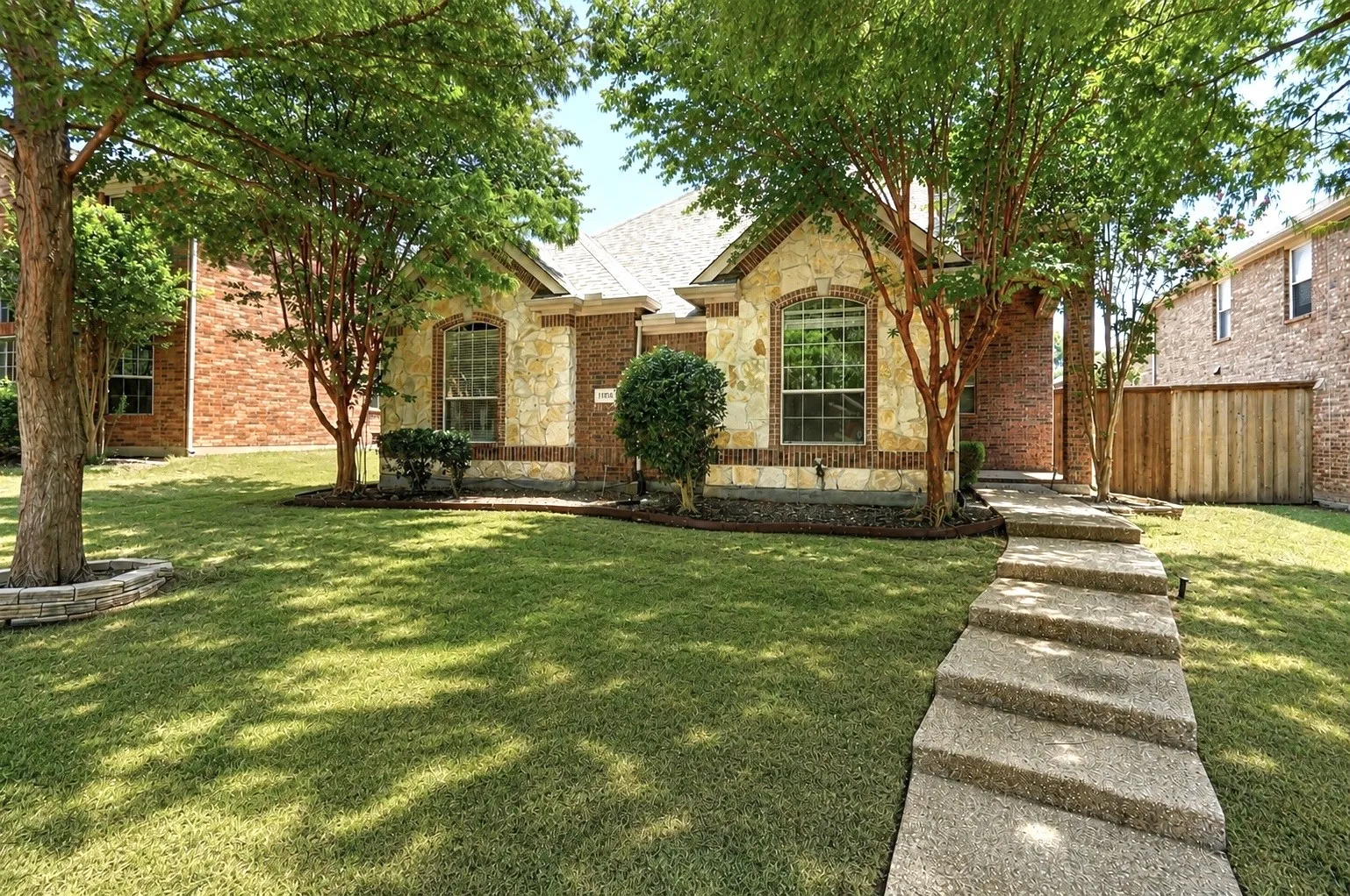 Single Family Residence For Rent in Collin County , 11945 Henderson Drive, Frisco, Texas 75035, 3 Bedroom, 3 Bathroom, 2 Garage spaces, 3,116 Sqft, built in 2007, Preowned, mls#21228685, Real Estate Agent in Frisco, Homes For Rent in Collin county, Homes For Rent in Frisco, Realtor in Frisco Texas, Real Estate Brokerage Independent Realty Texas, Luminita Cordes Realtor