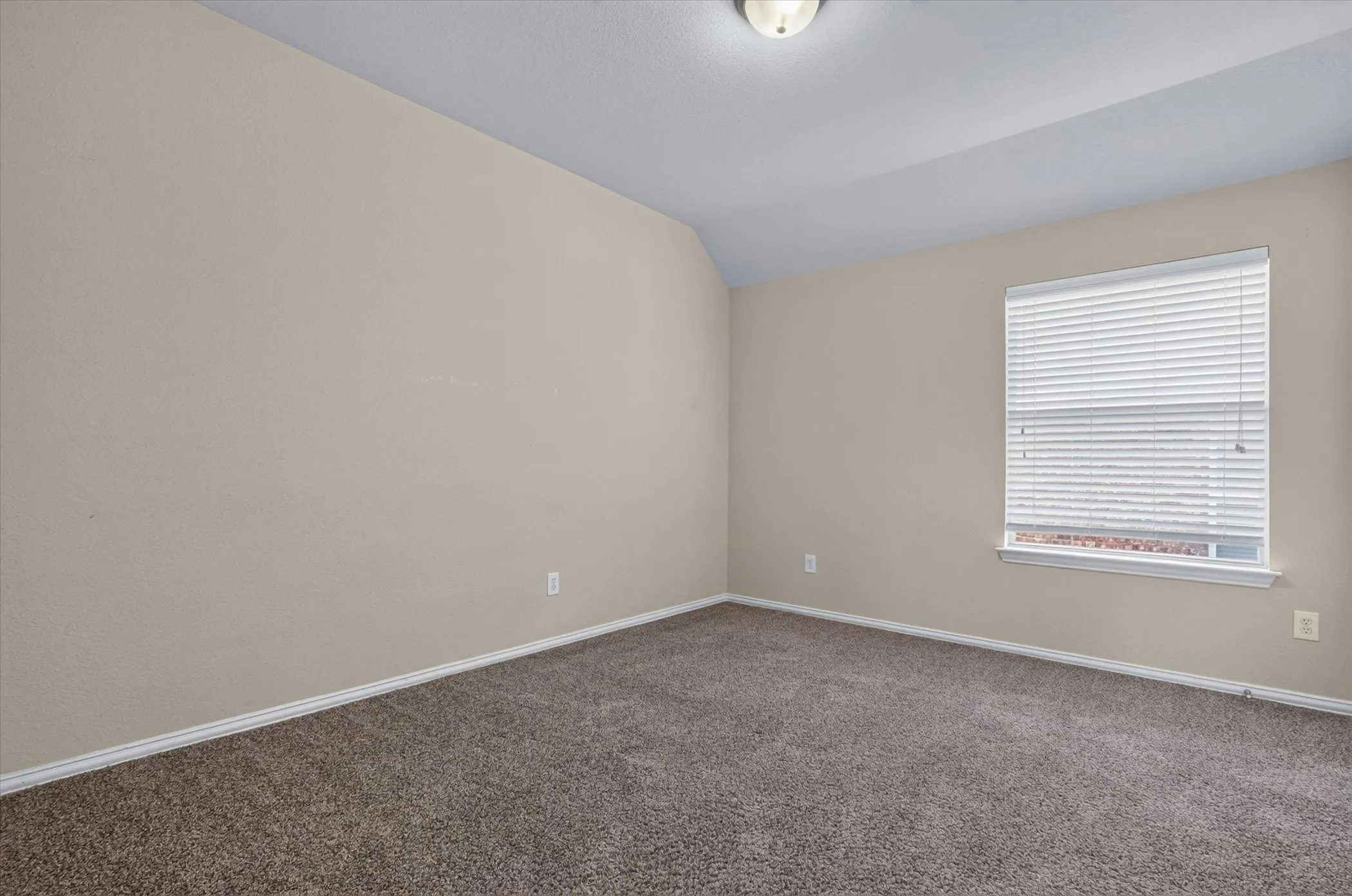 Single Family Residence For Rent in Collin County , 11945 Henderson Drive, Frisco, Texas 75035, 3 Bedroom, 3 Bathroom, 2 Garage spaces, 3,116 Sqft, built in 2007, Preowned, mls#21228685, Real Estate Agent in Frisco, Homes For Rent in Collin county, Homes For Rent in Frisco, Realtor in Frisco Texas, Real Estate Brokerage Independent Realty Texas, Luminita Cordes Realtor