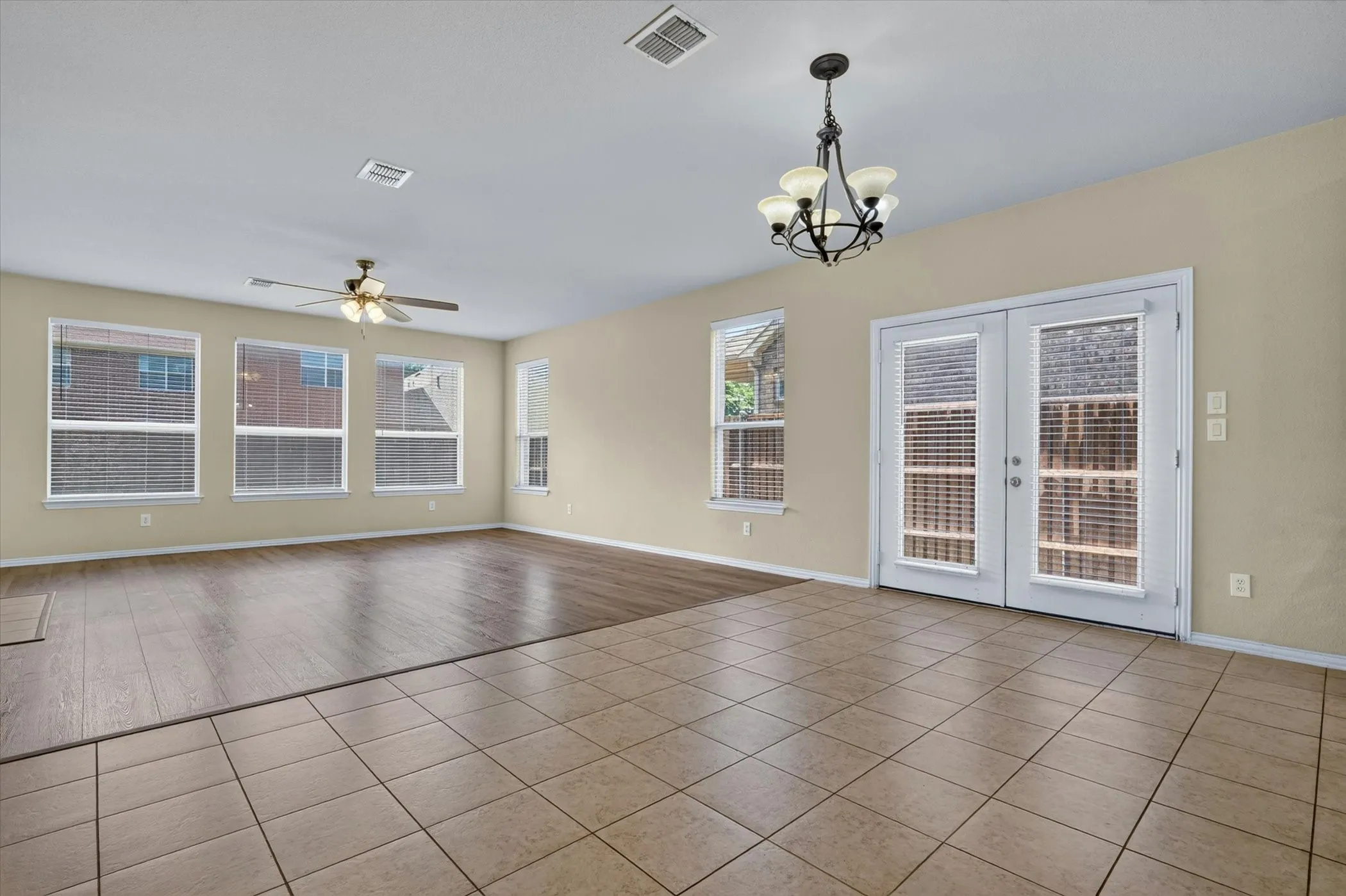 Single Family Residence For Rent in Collin County , 11945 Henderson Drive, Frisco, Texas 75035, 3 Bedroom, 3 Bathroom, 2 Garage spaces, 3,116 Sqft, built in 2007, Preowned, mls#21228685, Real Estate Agent in Frisco, Homes For Rent in Collin county, Homes For Rent in Frisco, Realtor in Frisco Texas, Real Estate Brokerage Independent Realty Texas, Luminita Cordes Realtor