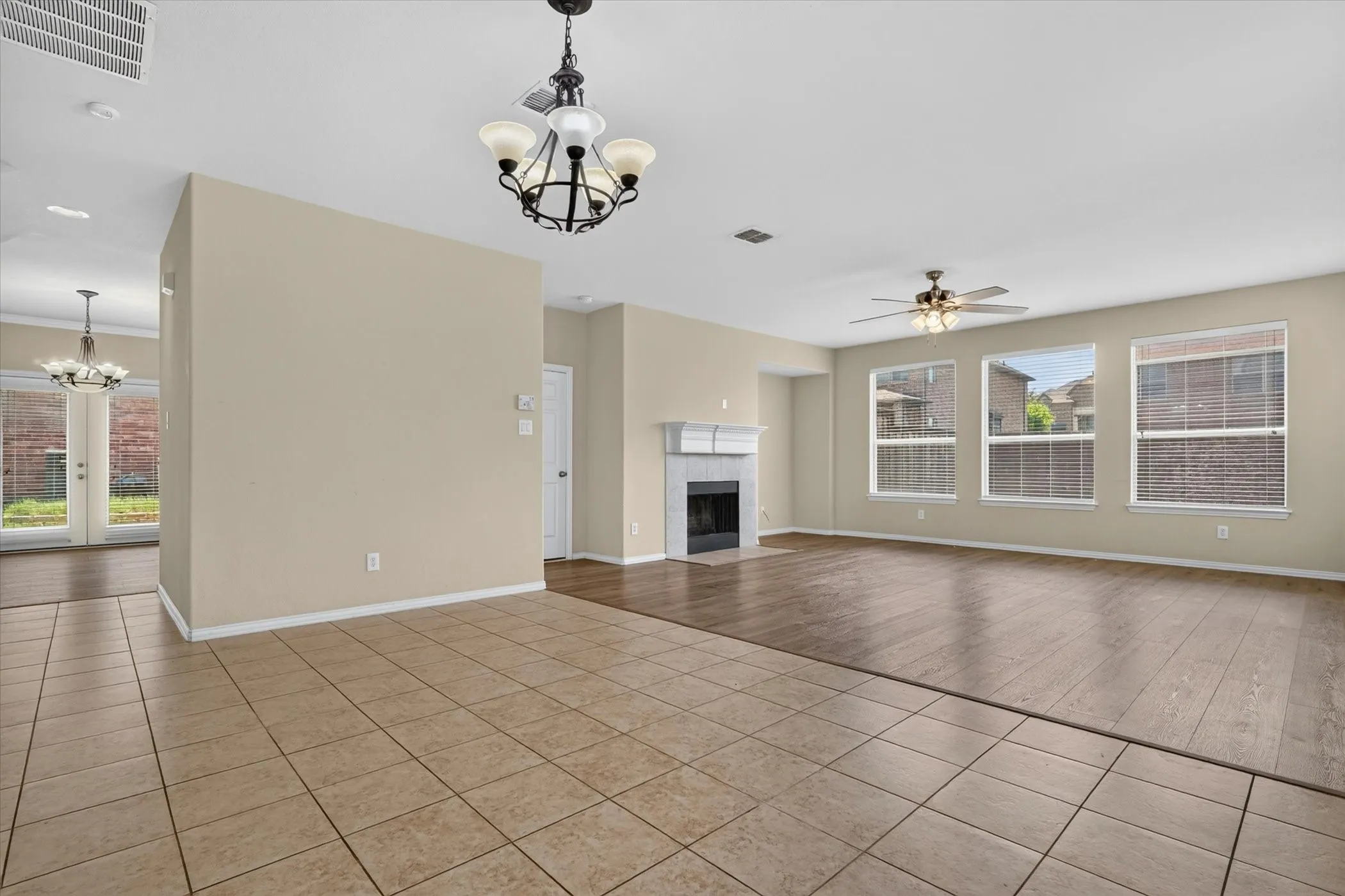 Single Family Residence For Rent in Collin County , 11945 Henderson Drive, Frisco, Texas 75035, 3 Bedroom, 3 Bathroom, 2 Garage spaces, 3,116 Sqft, built in 2007, Preowned, mls#21228685, Real Estate Agent in Frisco, Homes For Rent in Collin county, Homes For Rent in Frisco, Realtor in Frisco Texas, Real Estate Brokerage Independent Realty Texas, Luminita Cordes Realtor
