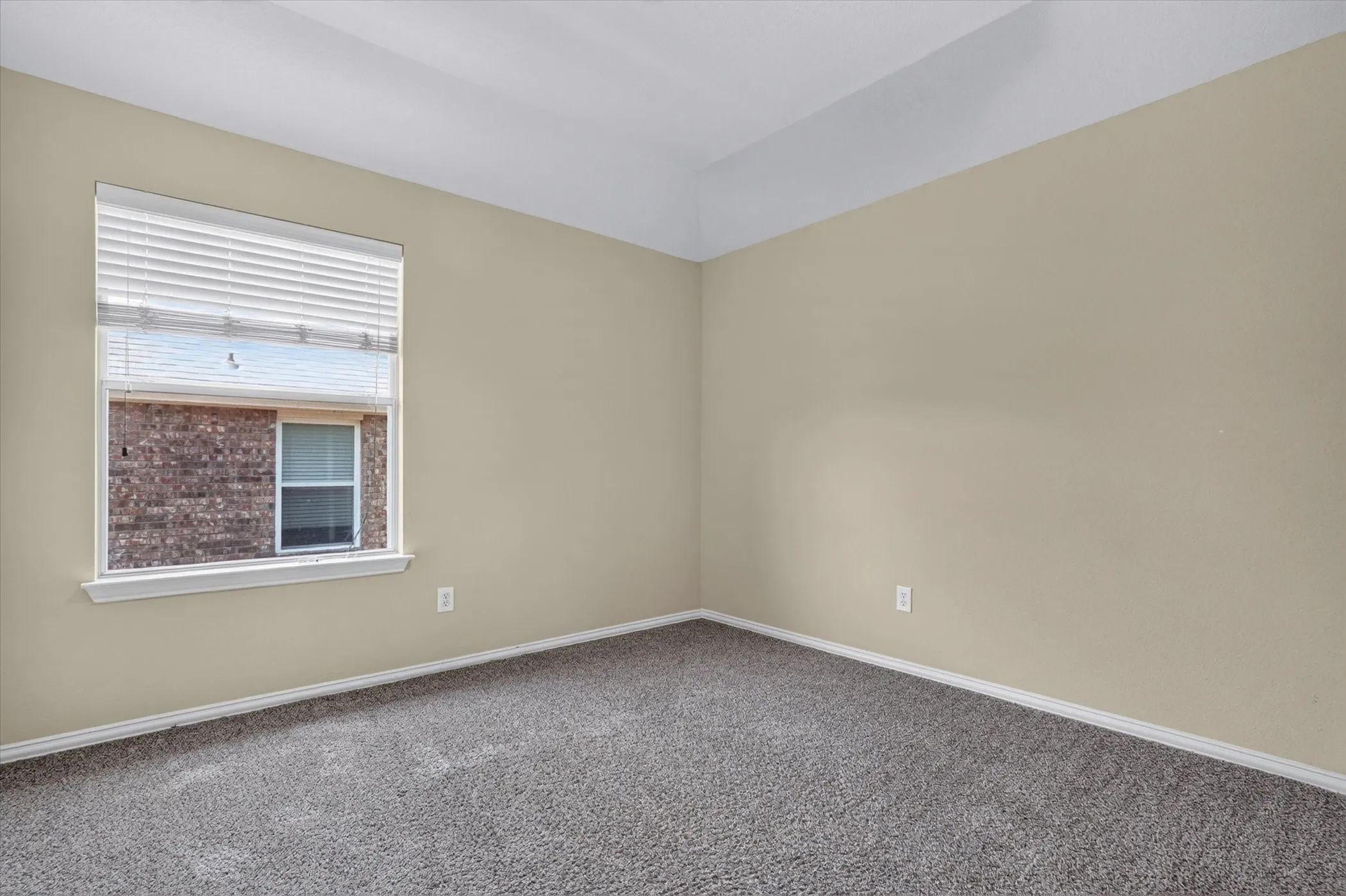 Single Family Residence For Rent in Collin County , 11945 Henderson Drive, Frisco, Texas 75035, 3 Bedroom, 3 Bathroom, 2 Garage spaces, 3,116 Sqft, built in 2007, Preowned, mls#21228685, Real Estate Agent in Frisco, Homes For Rent in Collin county, Homes For Rent in Frisco, Realtor in Frisco Texas, Real Estate Brokerage Independent Realty Texas, Luminita Cordes Realtor