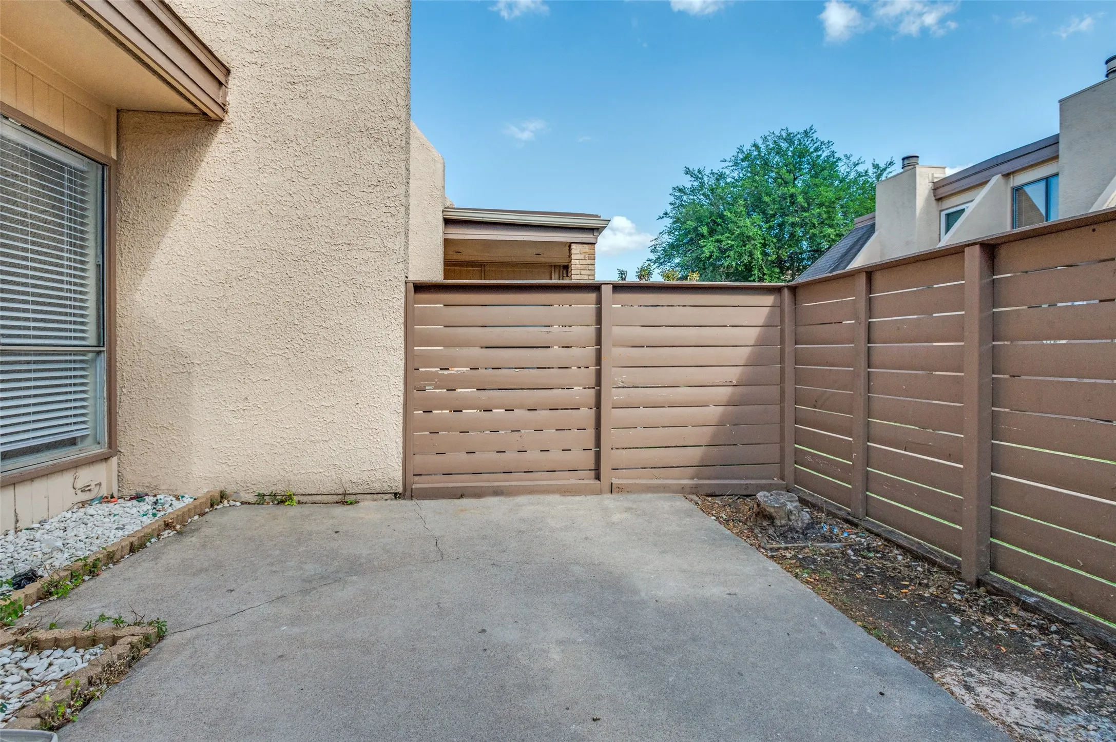 Condominium For Sale in Dallas County , 3121 Park Lane 1129, Dallas, Texas 75220, 2 Bedroom, 2 Bathroom, Garage spaces, 970 Sqft, built in 1969, Preowned, mls#21228677, Real Estate Agent in Dallas, Homes For Sale in Dallas county, Homes For Sale in Dallas, Realtor in Dallas Texas, Real Estate Brokerage Independent Realty Texas, Luminita Cordes Realtor