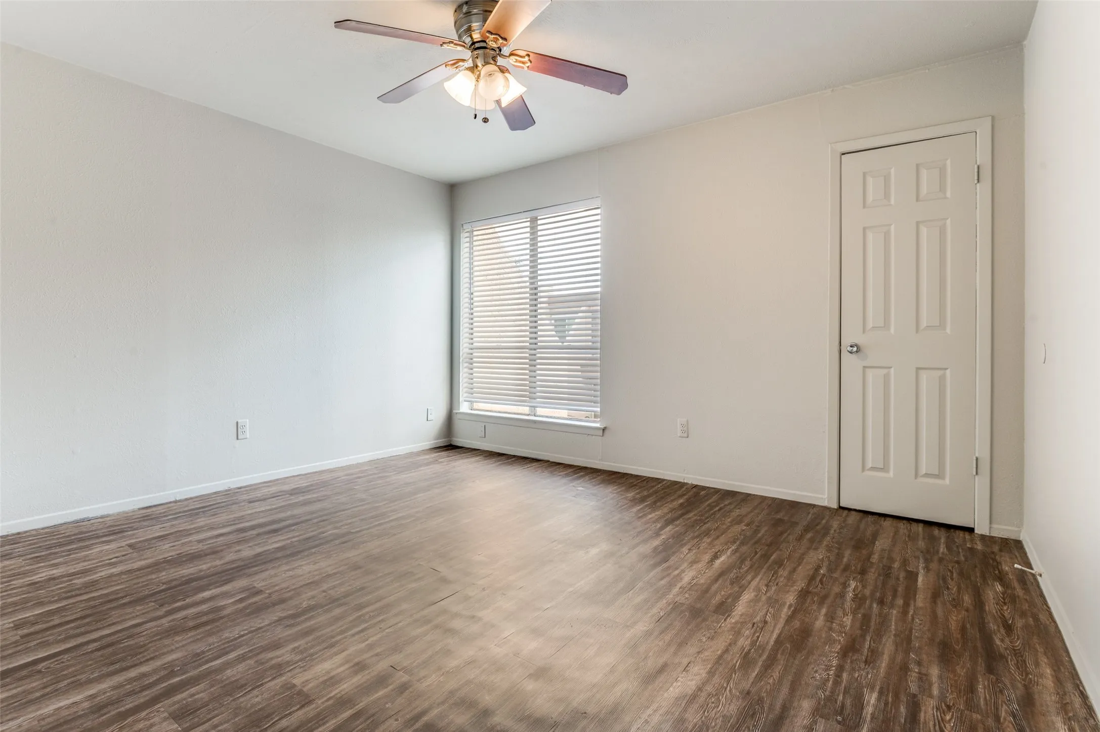 Condominium For Sale in Dallas County , 3121 Park Lane 1129, Dallas, Texas 75220, 2 Bedroom, 2 Bathroom, Garage spaces, 970 Sqft, built in 1969, Preowned, mls#21228677, Real Estate Agent in Dallas, Homes For Sale in Dallas county, Homes For Sale in Dallas, Realtor in Dallas Texas, Real Estate Brokerage Independent Realty Texas, Luminita Cordes Realtor