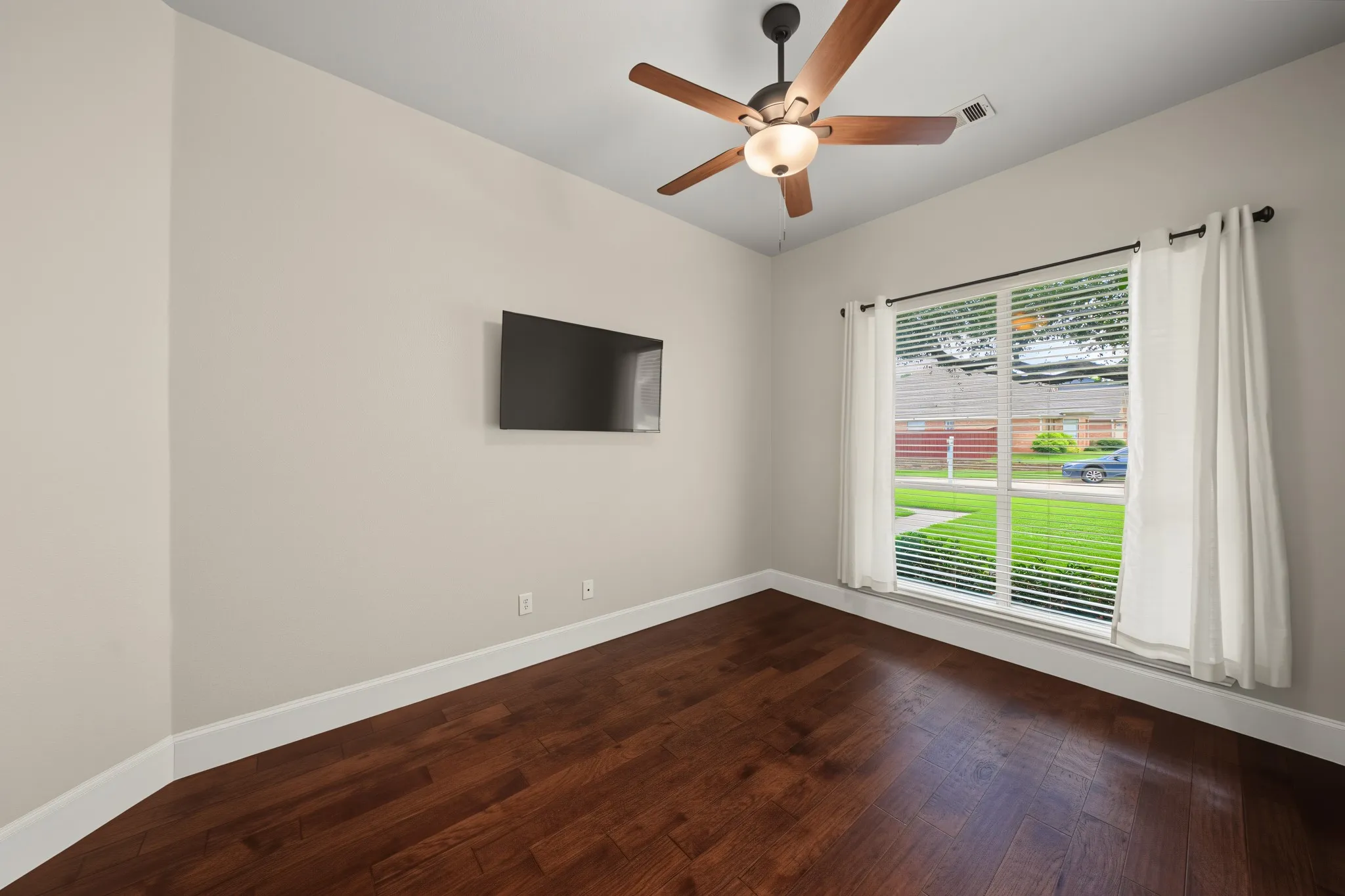 Single Family Residence For Sale in Denton County , 3240 Paddock Circle, Flower Mound, Texas 75022, 4 Bedroom, 3 Bathroom, 2 Garage spaces, 3,276 Sqft, built in 1996, Preowned, mls#21228580, Real Estate Agent in Flower Mound, Homes For Sale in Denton county, Homes For Sale in Flower Mound, Realtor in Flower Mound Texas, Real Estate Brokerage Independent Realty Texas, Luminita Cordes Realtor