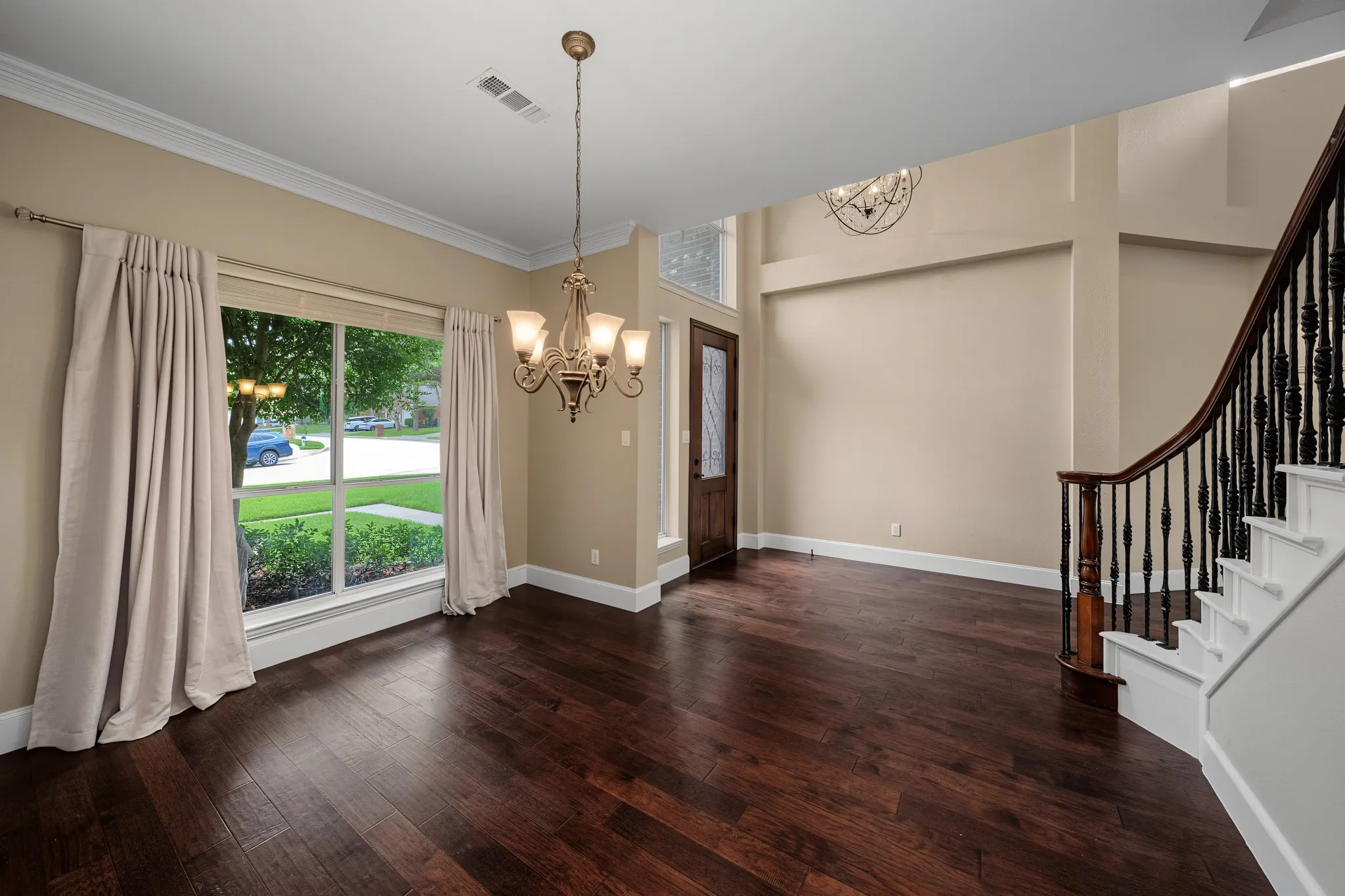 Single Family Residence For Sale in Denton County , 3240 Paddock Circle, Flower Mound, Texas 75022, 4 Bedroom, 3 Bathroom, 2 Garage spaces, 3,276 Sqft, built in 1996, Preowned, mls#21228580, Real Estate Agent in Flower Mound, Homes For Sale in Denton county, Homes For Sale in Flower Mound, Realtor in Flower Mound Texas, Real Estate Brokerage Independent Realty Texas, Luminita Cordes Realtor