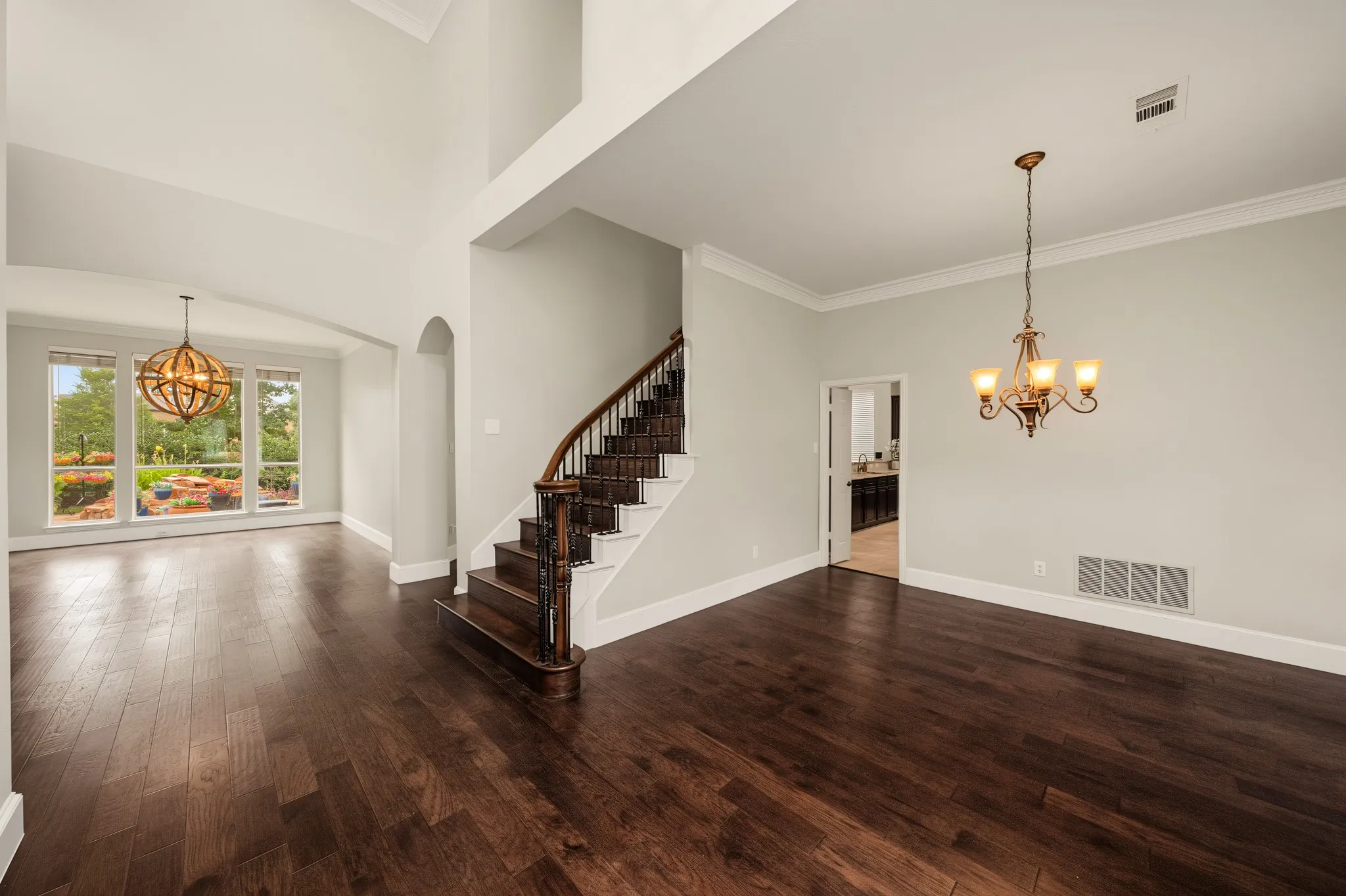 Single Family Residence For Sale in Denton County , 3240 Paddock Circle, Flower Mound, Texas 75022, 4 Bedroom, 3 Bathroom, 2 Garage spaces, 3,276 Sqft, built in 1996, Preowned, mls#21228580, Real Estate Agent in Flower Mound, Homes For Sale in Denton county, Homes For Sale in Flower Mound, Realtor in Flower Mound Texas, Real Estate Brokerage Independent Realty Texas, Luminita Cordes Realtor