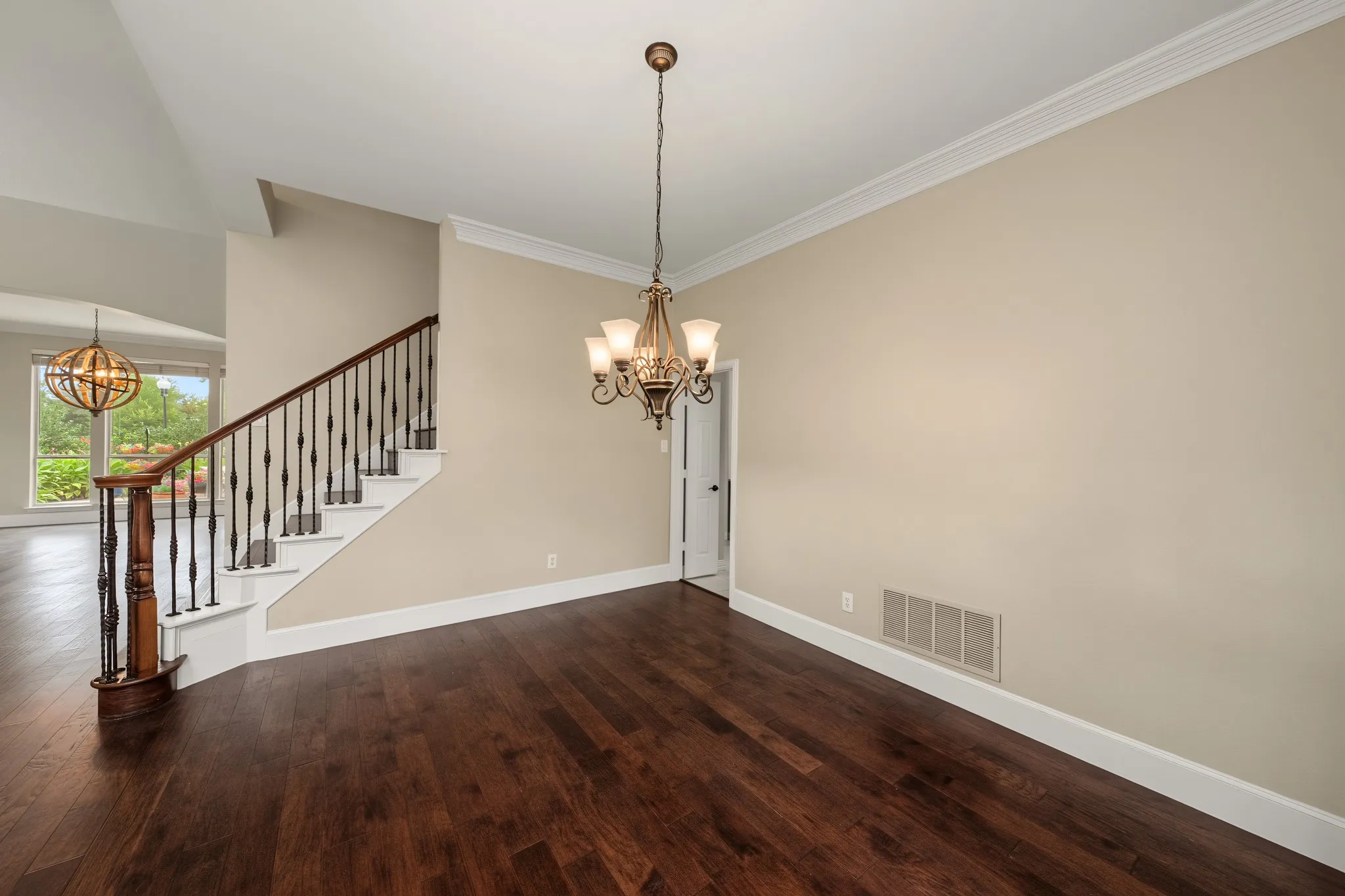 Single Family Residence For Sale in Denton County , 3240 Paddock Circle, Flower Mound, Texas 75022, 4 Bedroom, 3 Bathroom, 2 Garage spaces, 3,276 Sqft, built in 1996, Preowned, mls#21228580, Real Estate Agent in Flower Mound, Homes For Sale in Denton county, Homes For Sale in Flower Mound, Realtor in Flower Mound Texas, Real Estate Brokerage Independent Realty Texas, Luminita Cordes Realtor