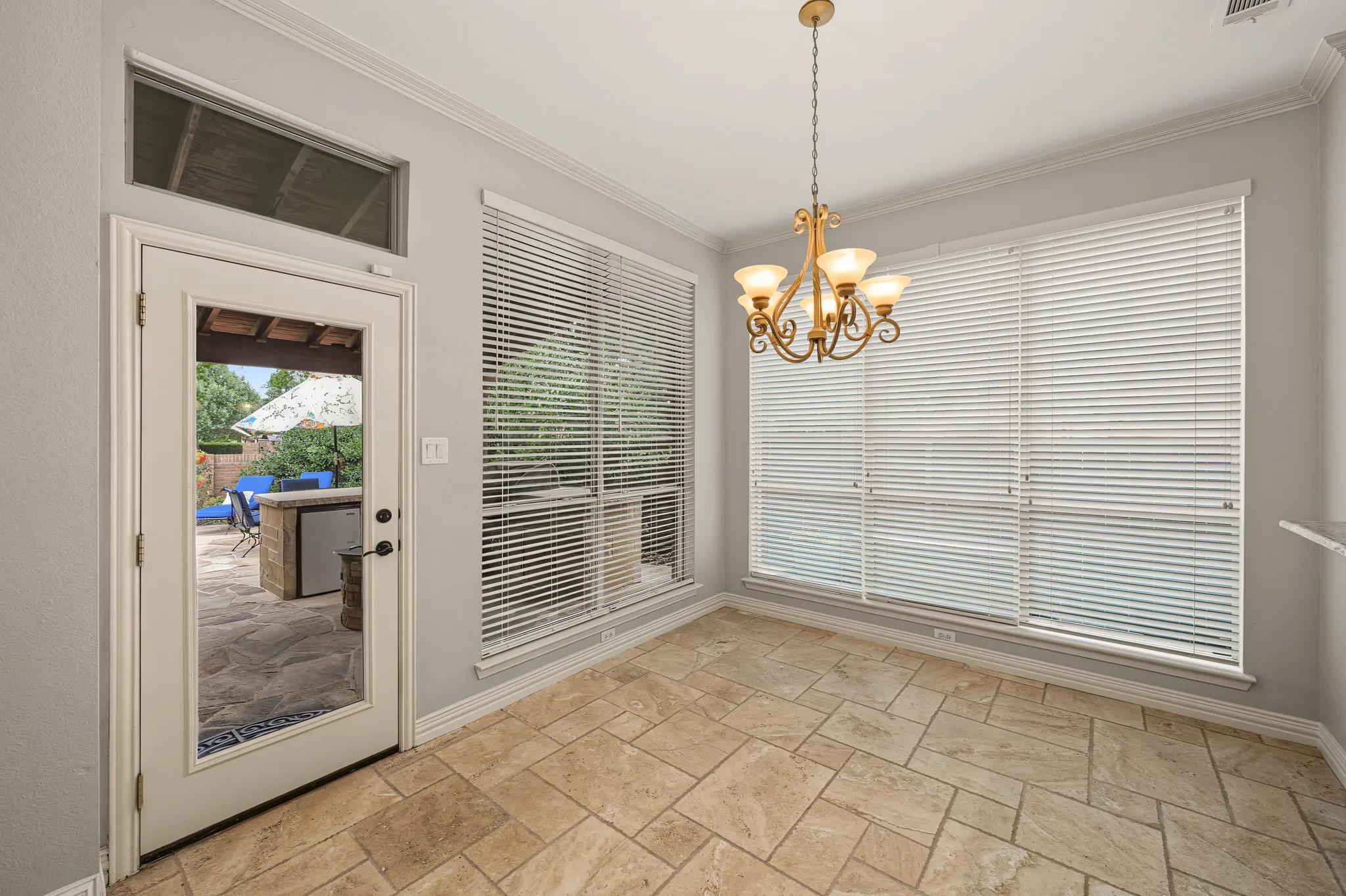 Single Family Residence For Sale in Denton County , 3240 Paddock Circle, Flower Mound, Texas 75022, 4 Bedroom, 3 Bathroom, 2 Garage spaces, 3,276 Sqft, built in 1996, Preowned, mls#21228580, Real Estate Agent in Flower Mound, Homes For Sale in Denton county, Homes For Sale in Flower Mound, Realtor in Flower Mound Texas, Real Estate Brokerage Independent Realty Texas, Luminita Cordes Realtor
