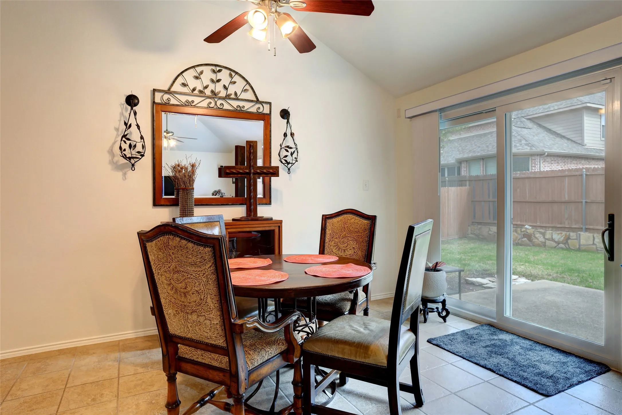 Single Family Residence For Sale in Collin County , 1913 Hidden Fairway Drive, Wylie, Texas 75098, 4 Bedroom, 2 Bathroom, 2 Garage spaces, 2,017 Sqft, built in 2009, Preowned, mls#21228536, Real Estate Agent in Wylie, Homes For Sale in Collin county, Homes For Sale in Wylie, Realtor in Wylie Texas, Real Estate Brokerage Independent Realty Texas, Luminita Cordes Realtor