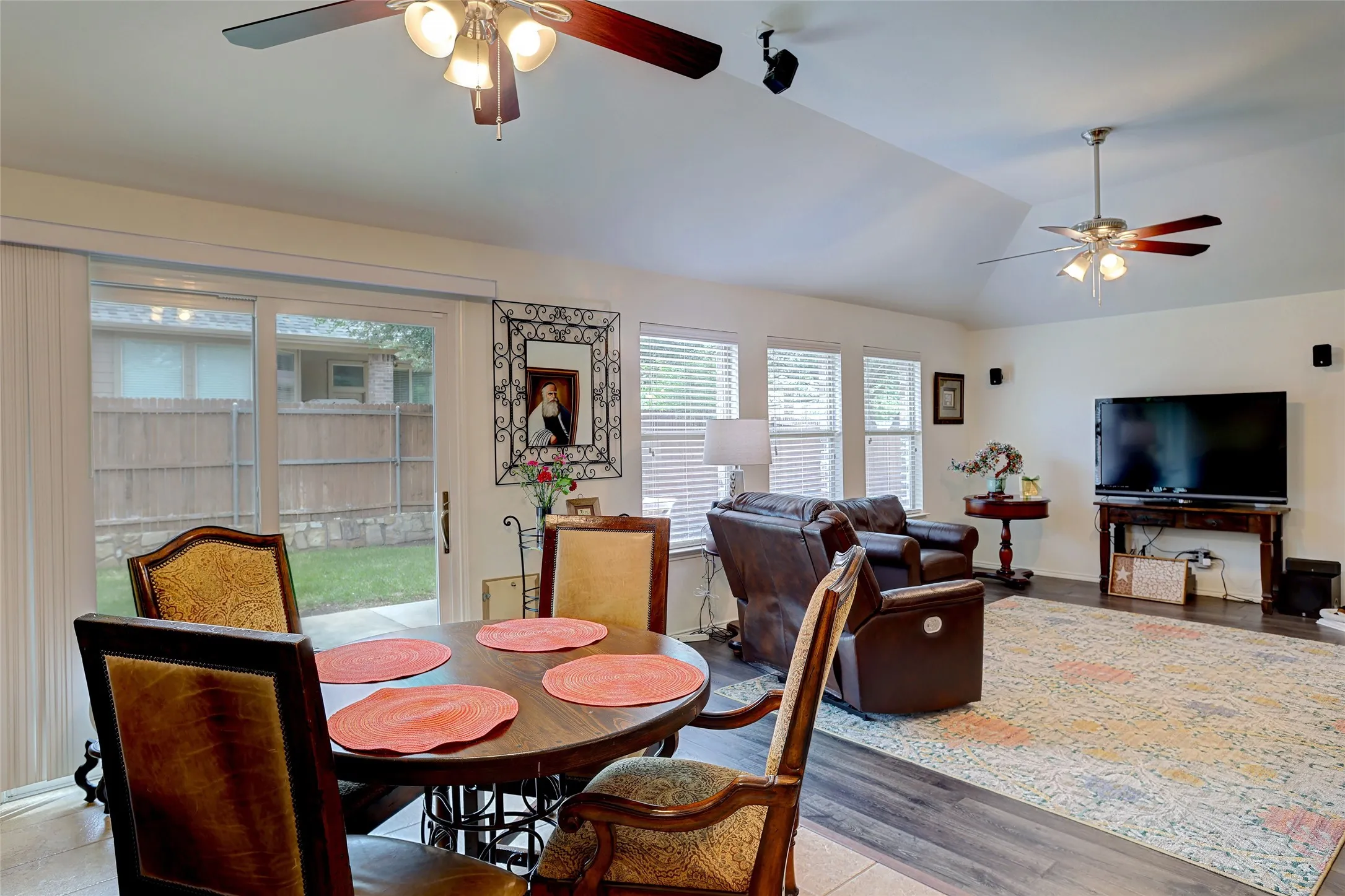 Single Family Residence For Sale in Collin County , 1913 Hidden Fairway Drive, Wylie, Texas 75098, 4 Bedroom, 2 Bathroom, 2 Garage spaces, 2,017 Sqft, built in 2009, Preowned, mls#21228536, Real Estate Agent in Wylie, Homes For Sale in Collin county, Homes For Sale in Wylie, Realtor in Wylie Texas, Real Estate Brokerage Independent Realty Texas, Luminita Cordes Realtor