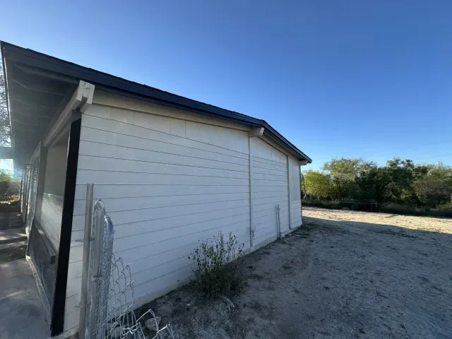 Single Family Residence For Sale in Val Verde County , 337-339 Long Drive, Del Rio, Texas 78840, 3 Bedroom, 2 Bathroom, Garage spaces, 1,850 Sqft, built in 1950, Preowned, mls#21228749, Real Estate Agent in Del Rio, Homes For Sale in Val Verde county, Homes For Sale in Del Rio, Realtor in Del Rio Texas, Real Estate Brokerage Independent Realty Texas, Luminita Cordes Realtor