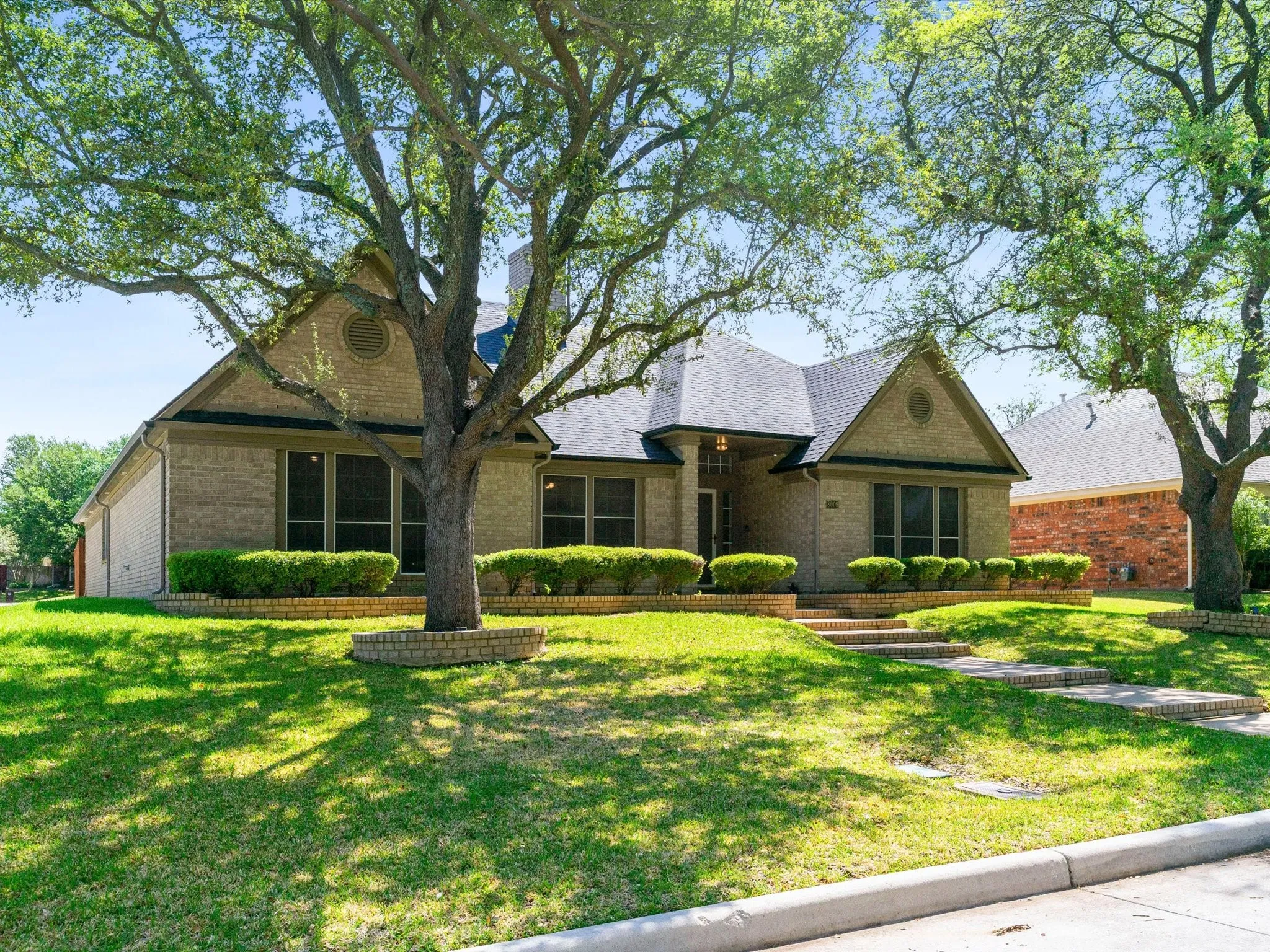Single Family Residence For Sale in Tarrant County , 8009 Misty Trail, Fort Worth, Texas 76123, 3 Bedroom, 2 Bathroom, 2 Garage spaces, 2,629 Sqft, built in 1991, mls#21227799, Real Estate Agent in Fort Worth, Homes For Sale in Tarrant county, Homes For Sale in Fort Worth, Realtor in Fort Worth Texas, Real Estate Brokerage Independent Realty Texas, Luminita Cordes Realtor