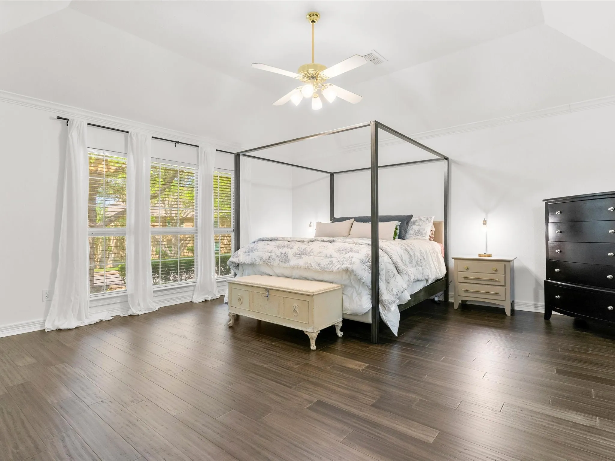 Single Family Residence For Sale in Tarrant County , 8009 Misty Trail, Fort Worth, Texas 76123, 3 Bedroom, 2 Bathroom, 2 Garage spaces, 2,629 Sqft, built in 1991, mls#21227799, Real Estate Agent in Fort Worth, Homes For Sale in Tarrant county, Homes For Sale in Fort Worth, Realtor in Fort Worth Texas, Real Estate Brokerage Independent Realty Texas, Luminita Cordes Realtor
