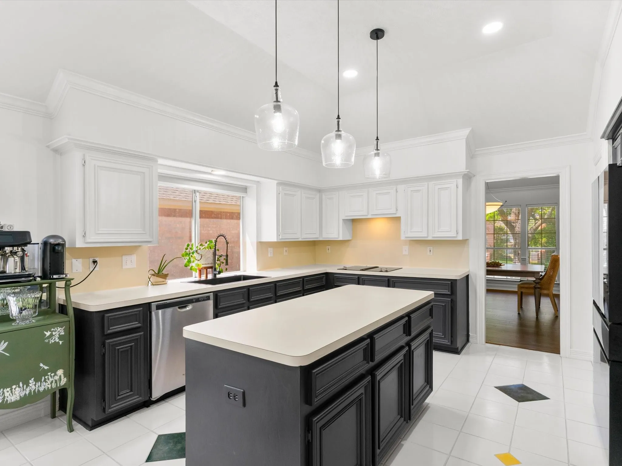 Single Family Residence For Sale in Tarrant County , 8009 Misty Trail, Fort Worth, Texas 76123, 3 Bedroom, 2 Bathroom, 2 Garage spaces, 2,629 Sqft, built in 1991, mls#21227799, Real Estate Agent in Fort Worth, Homes For Sale in Tarrant county, Homes For Sale in Fort Worth, Realtor in Fort Worth Texas, Real Estate Brokerage Independent Realty Texas, Luminita Cordes Realtor