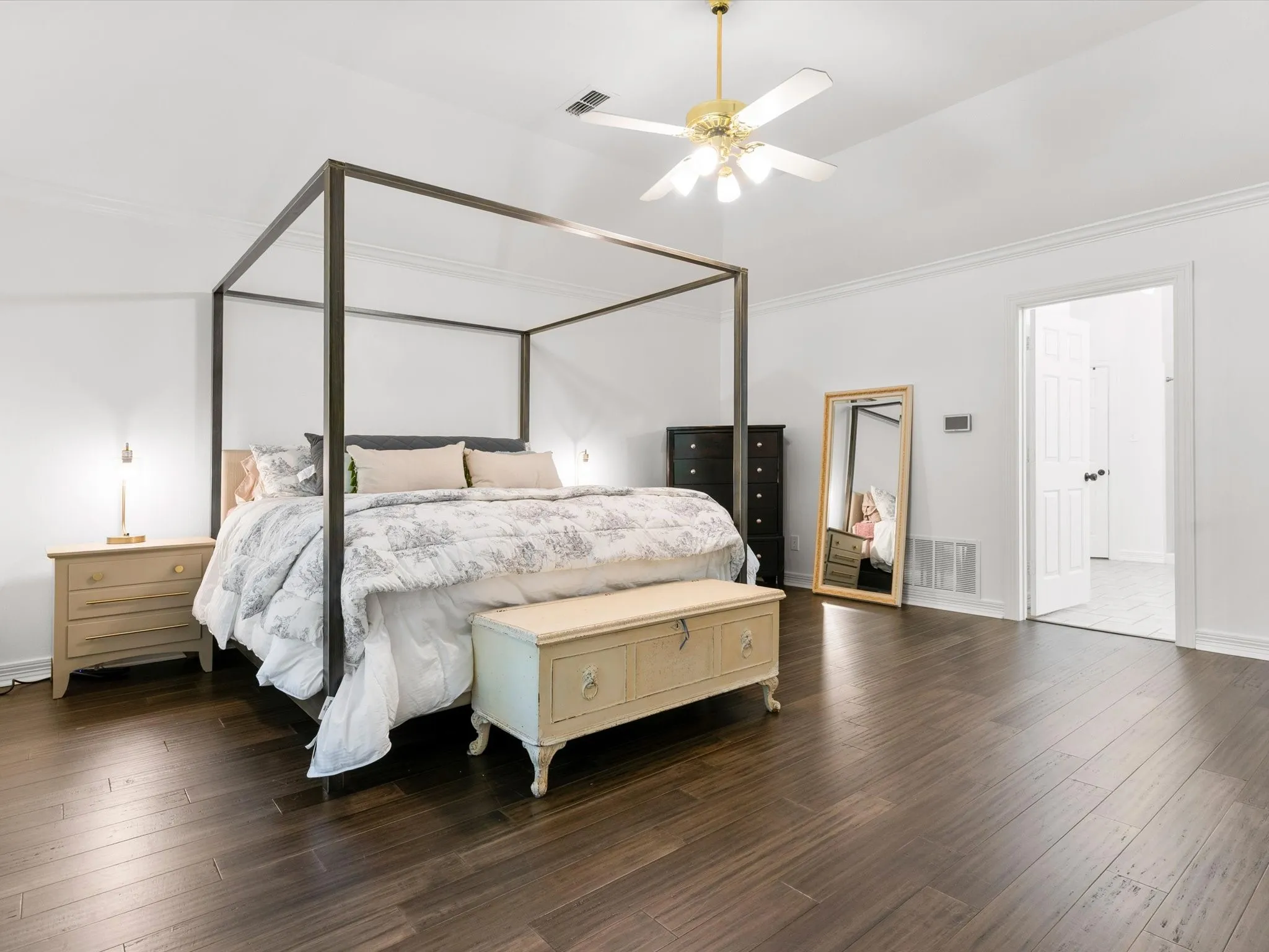 Single Family Residence For Sale in Tarrant County , 8009 Misty Trail, Fort Worth, Texas 76123, 3 Bedroom, 2 Bathroom, 2 Garage spaces, 2,629 Sqft, built in 1991, mls#21227799, Real Estate Agent in Fort Worth, Homes For Sale in Tarrant county, Homes For Sale in Fort Worth, Realtor in Fort Worth Texas, Real Estate Brokerage Independent Realty Texas, Luminita Cordes Realtor