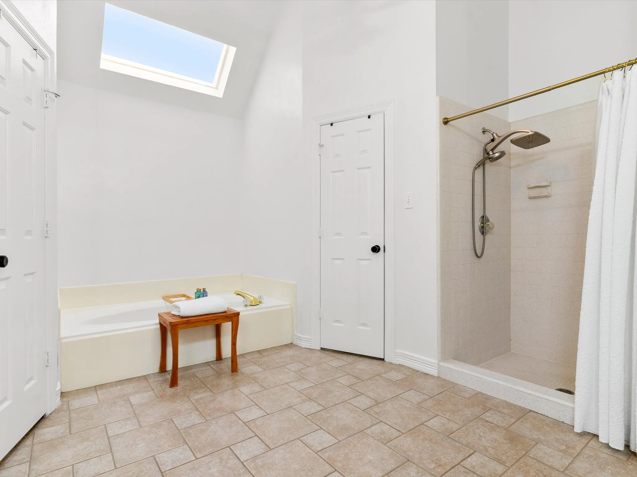 Single Family Residence For Sale in Tarrant County , 8009 Misty Trail, Fort Worth, Texas 76123, 3 Bedroom, 2 Bathroom, 2 Garage spaces, 2,629 Sqft, built in 1991, mls#21227799, Real Estate Agent in Fort Worth, Homes For Sale in Tarrant county, Homes For Sale in Fort Worth, Realtor in Fort Worth Texas, Real Estate Brokerage Independent Realty Texas, Luminita Cordes Realtor