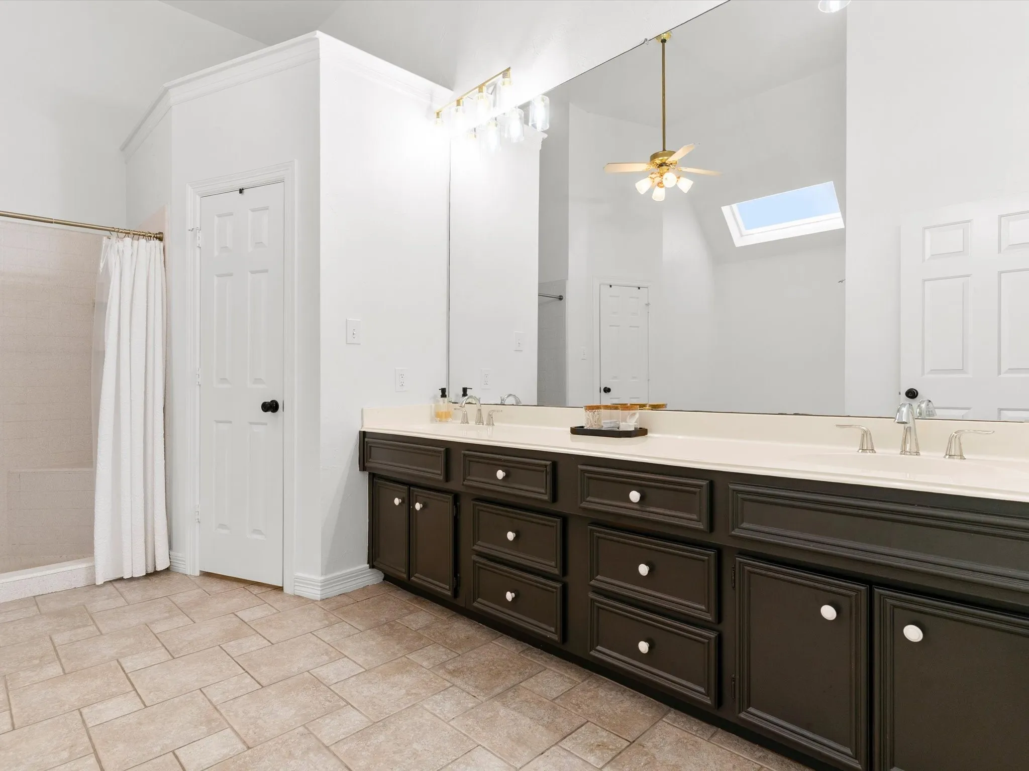 Single Family Residence For Sale in Tarrant County , 8009 Misty Trail, Fort Worth, Texas 76123, 3 Bedroom, 2 Bathroom, 2 Garage spaces, 2,629 Sqft, built in 1991, mls#21227799, Real Estate Agent in Fort Worth, Homes For Sale in Tarrant county, Homes For Sale in Fort Worth, Realtor in Fort Worth Texas, Real Estate Brokerage Independent Realty Texas, Luminita Cordes Realtor