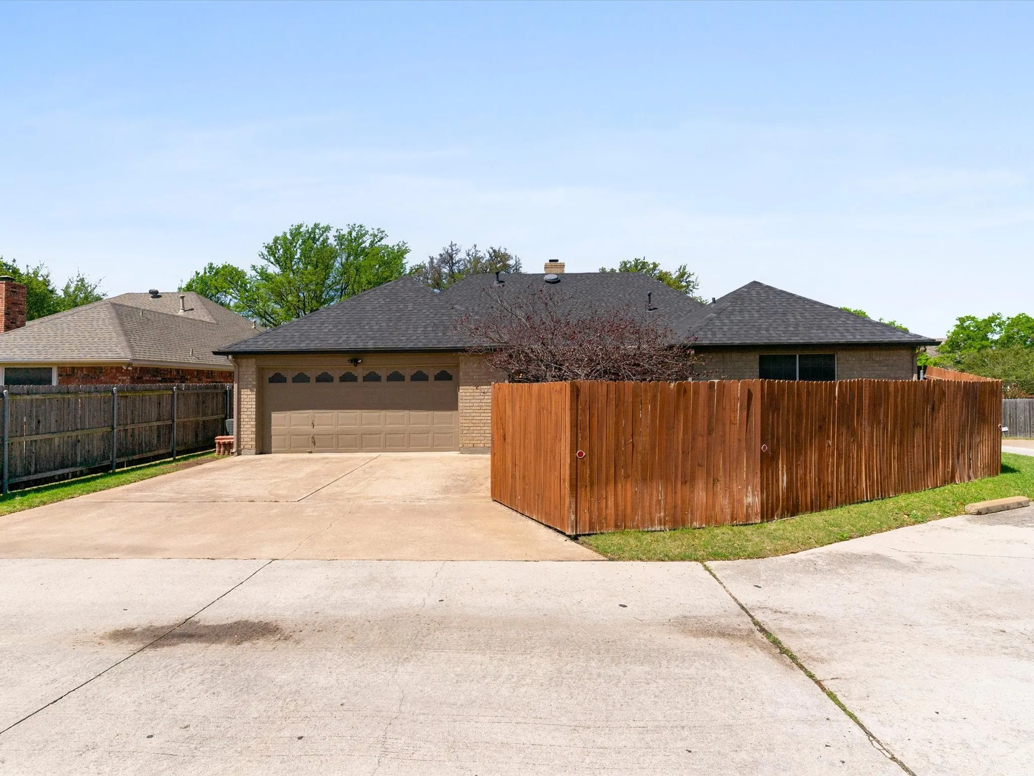 Single Family Residence For Sale in Tarrant County , 8009 Misty Trail, Fort Worth, Texas 76123, 3 Bedroom, 2 Bathroom, 2 Garage spaces, 2,629 Sqft, built in 1991, mls#21227799, Real Estate Agent in Fort Worth, Homes For Sale in Tarrant county, Homes For Sale in Fort Worth, Realtor in Fort Worth Texas, Real Estate Brokerage Independent Realty Texas, Luminita Cordes Realtor