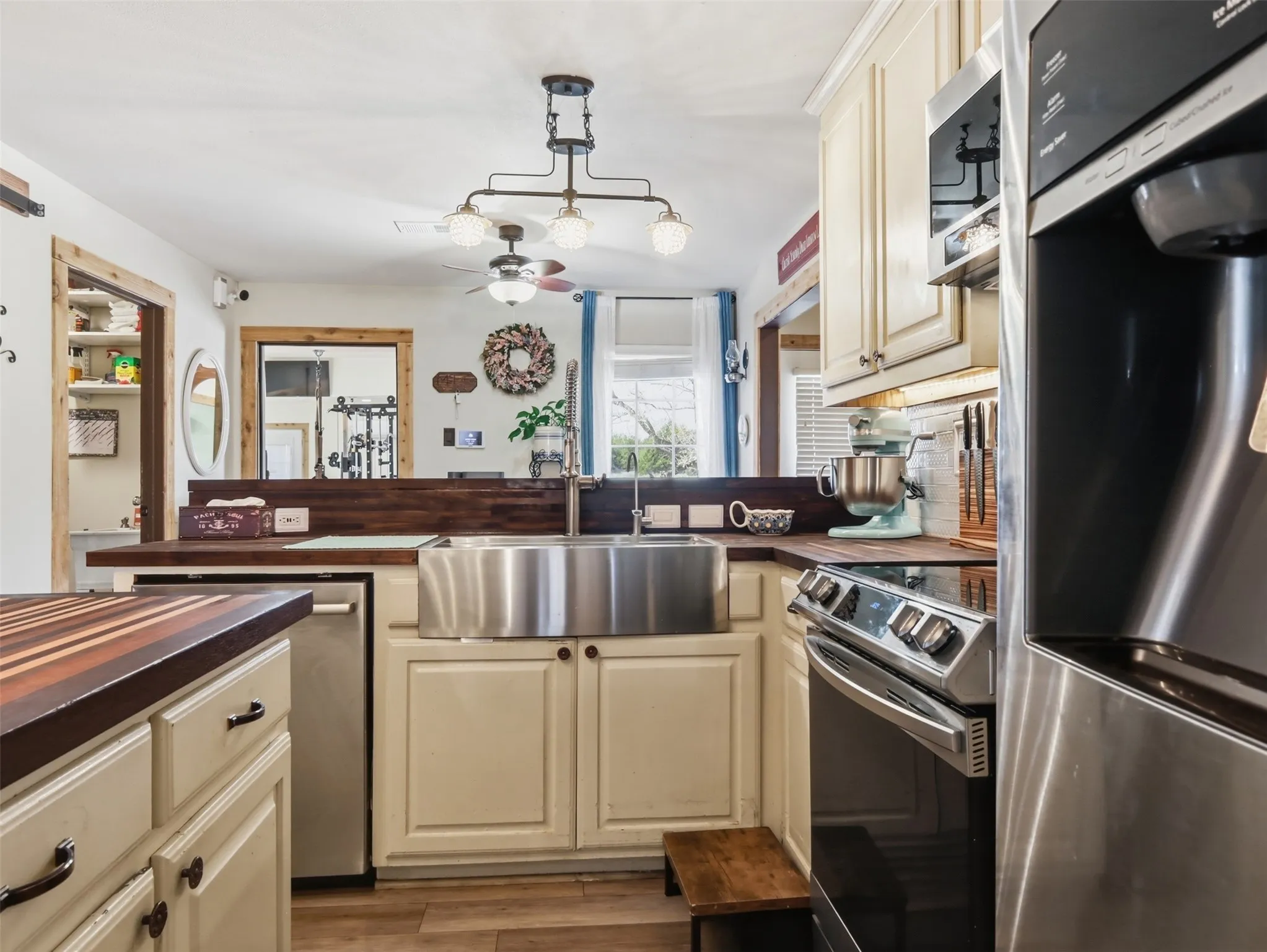 Farm For Sale in Fannin County , 3823 State Highway 11, Bonham, Texas 75418, 4 Bedroom, 2 Bathroom, 2 Garage spaces, 2,504 Sqft, built in 2006, Preowned, mls#21228781, Real Estate Agent in Bonham, Homes For Sale in Fannin county, Homes For Sale in Bonham, Realtor in Bonham Texas, Real Estate Brokerage Independent Realty Texas, Luminita Cordes Realtor